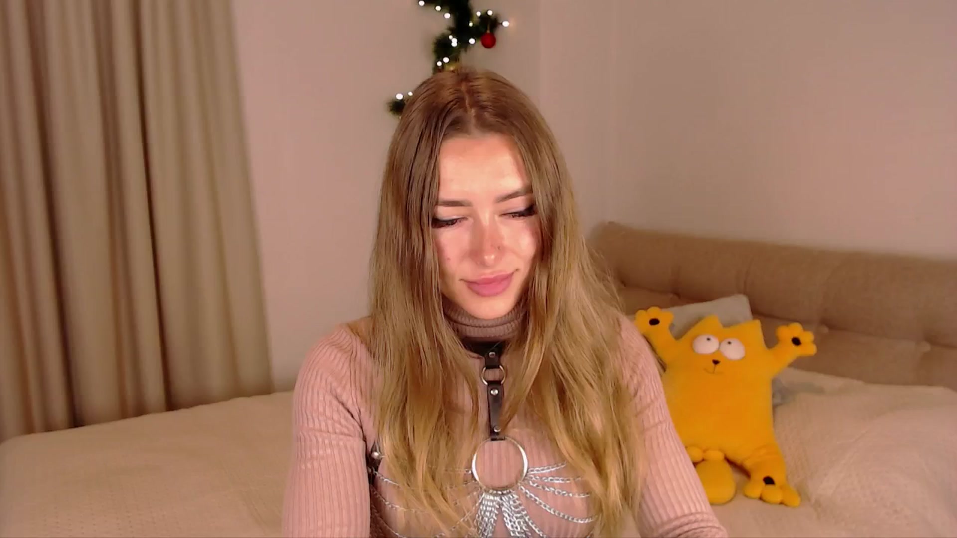 Gallery image thumbnail from SimonsWife's myfreecams stream on, 01/19/2025, 16:08 image 10 of 20