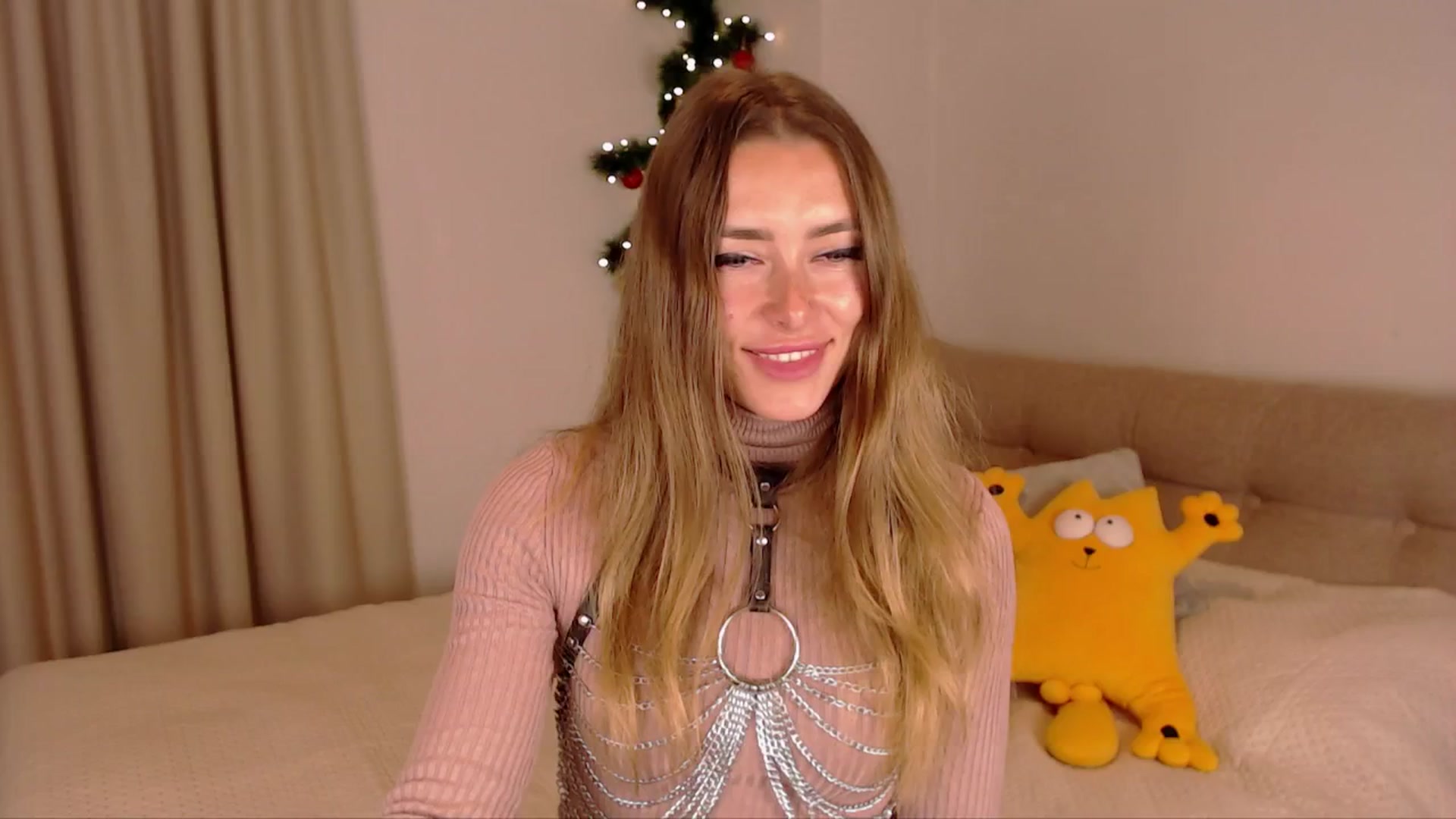 Gallery image thumbnail from SimonsWife's myfreecams stream on, 01/19/2025, 16:08 image 15 of 20