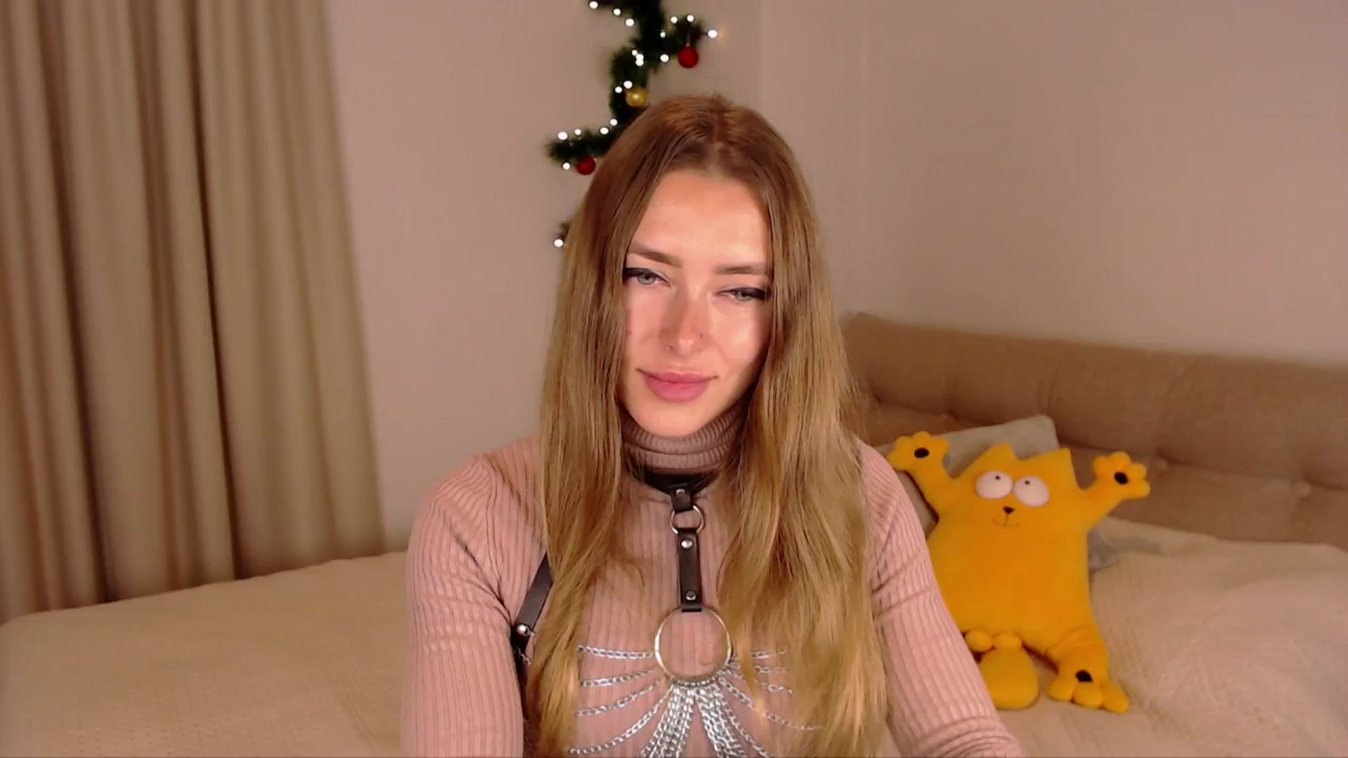 Gallery image thumbnail from SimonsWife's myfreecams stream on, 01/19/2025, 16:08 image 3 of 20
