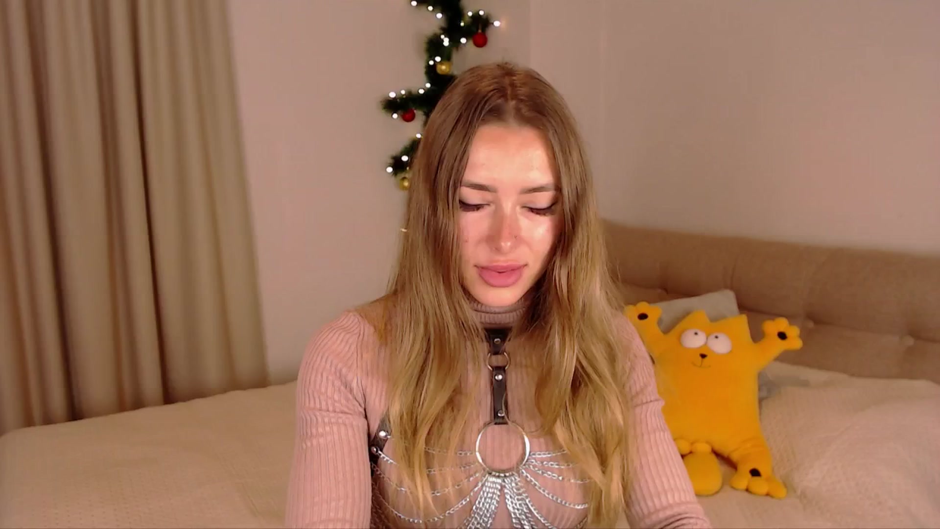 Gallery image thumbnail from SimonsWife's myfreecams stream on, 01/19/2025, 16:08 image 13 of 20