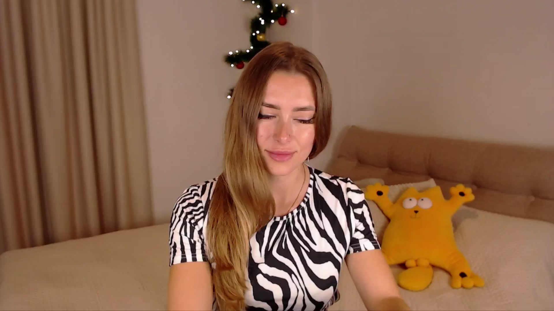 Gallery image thumbnail from SimonsWife's myfreecams stream on, 01/22/2025, 13:43 image 4 of 20