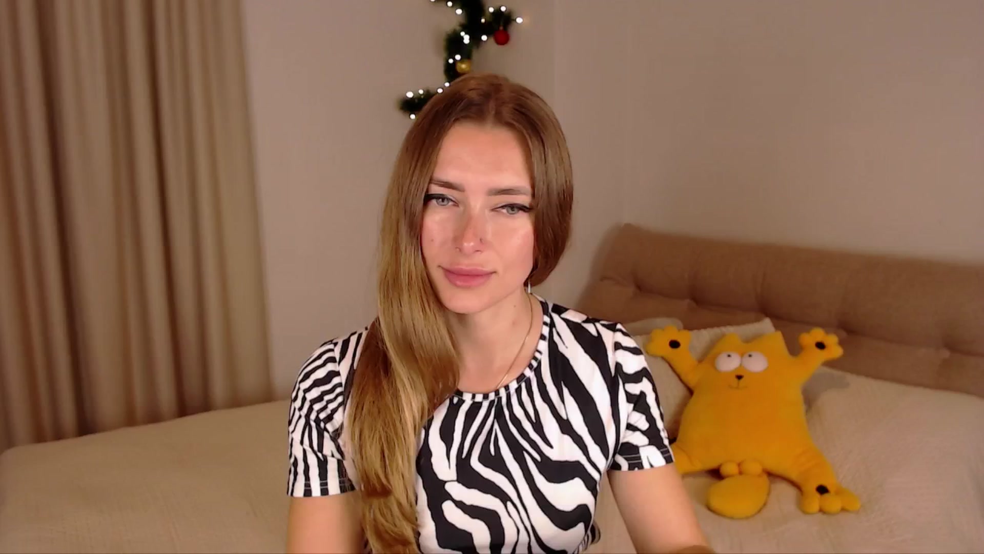 Gallery image thumbnail from SimonsWife's myfreecams stream on, 01/22/2025, 13:43 image 3 of 20