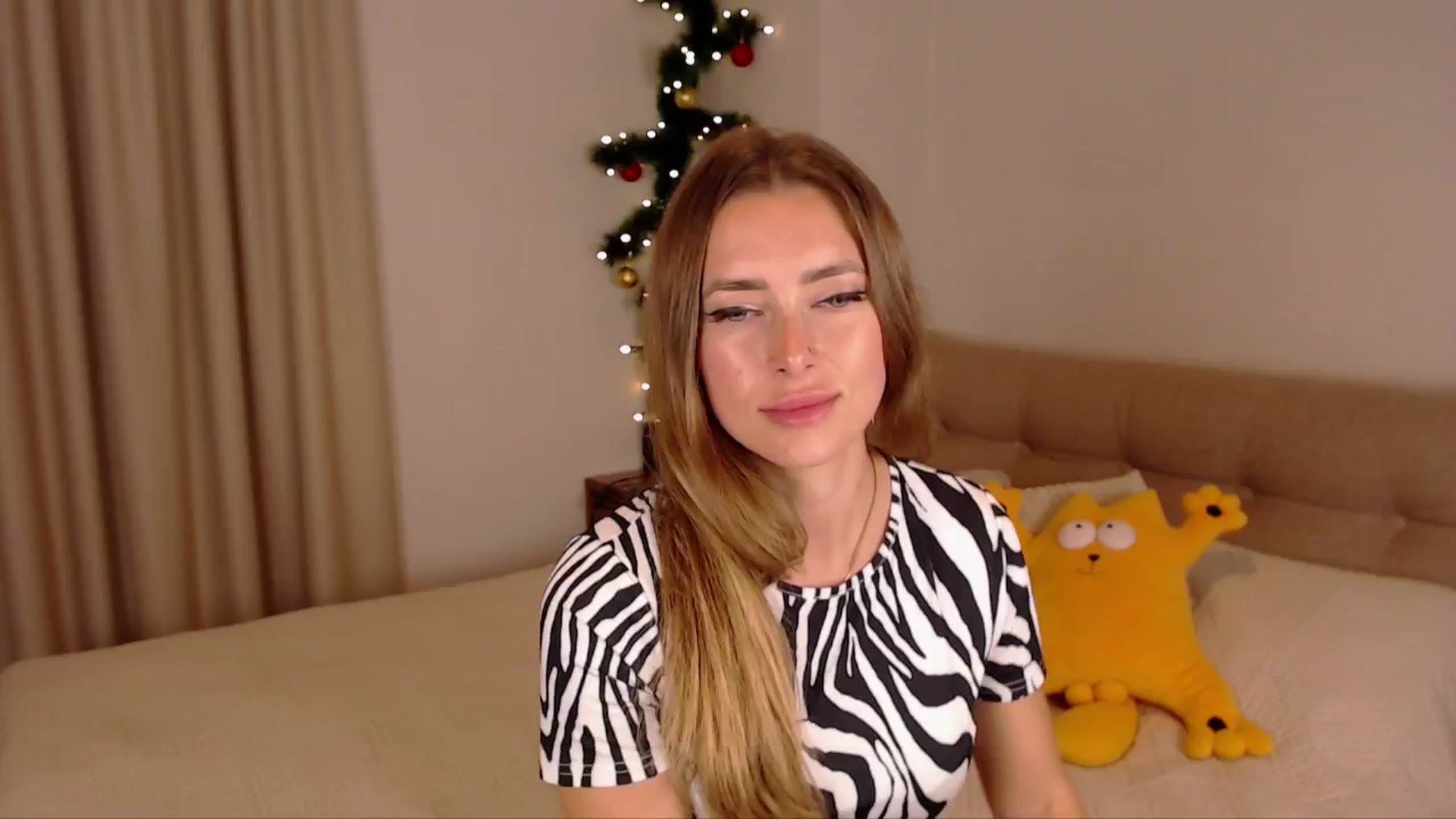 Gallery image thumbnail from SimonsWife's myfreecams stream on, 01/22/2025, 13:43 image 16 of 20