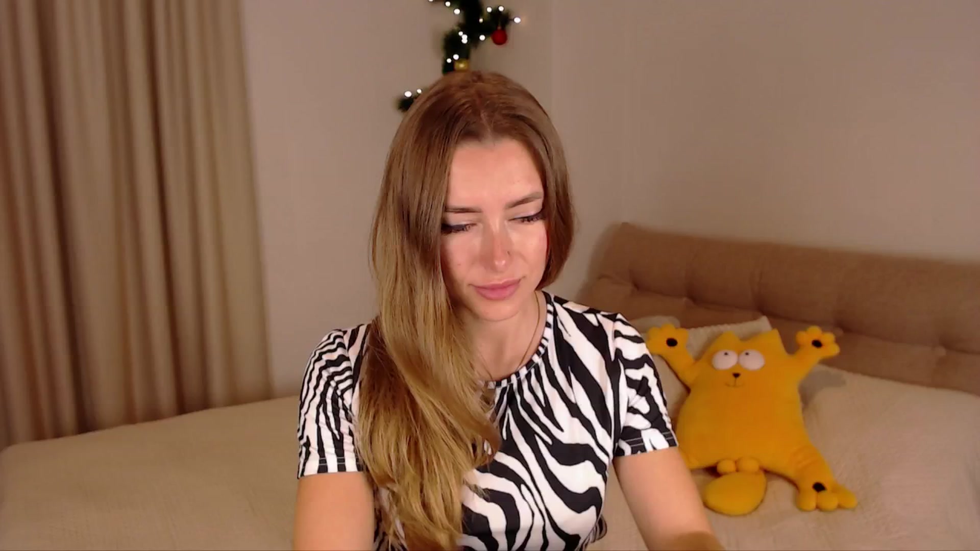 Gallery image thumbnail from SimonsWife's myfreecams stream on, 01/22/2025, 13:43 image 11 of 20