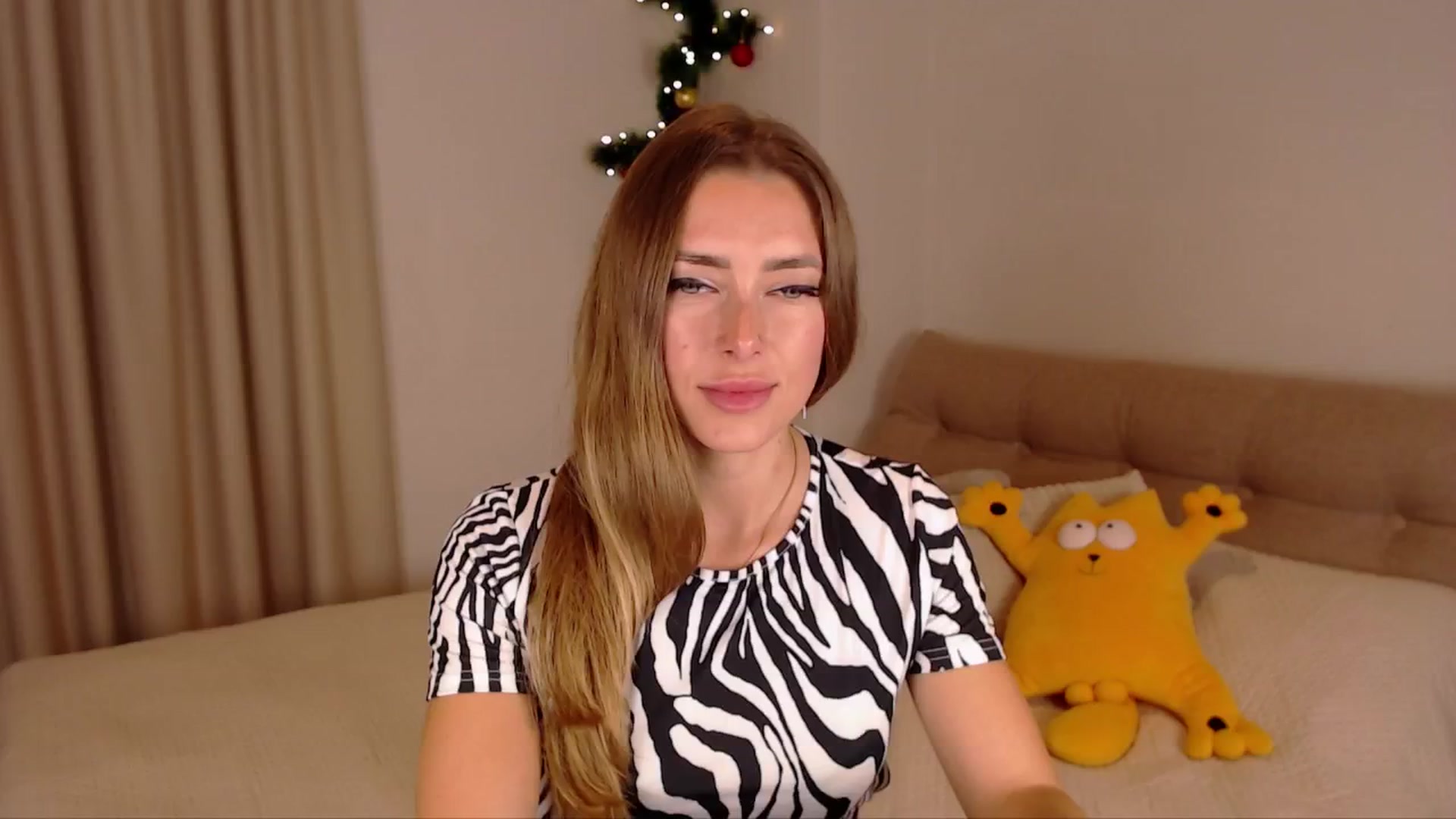 Gallery image thumbnail from SimonsWife's myfreecams stream on, 01/22/2025, 13:43 image 2 of 20