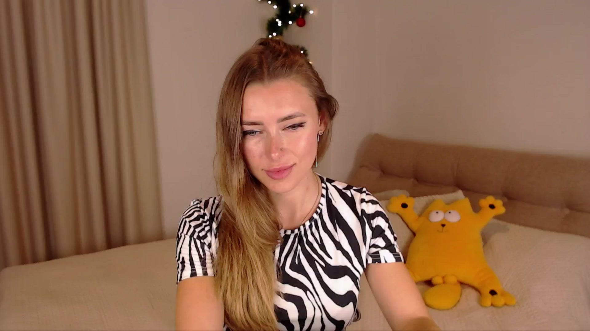 Gallery image thumbnail from SimonsWife's myfreecams stream on, 01/22/2025, 13:43 image 19 of 20