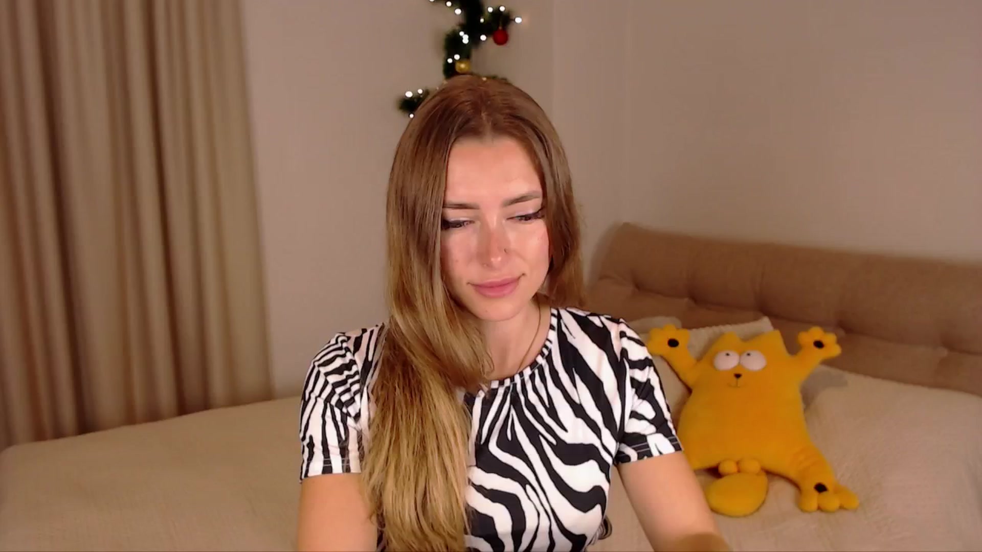Gallery image thumbnail from SimonsWife's myfreecams stream on, 01/22/2025, 13:43 image 17 of 20