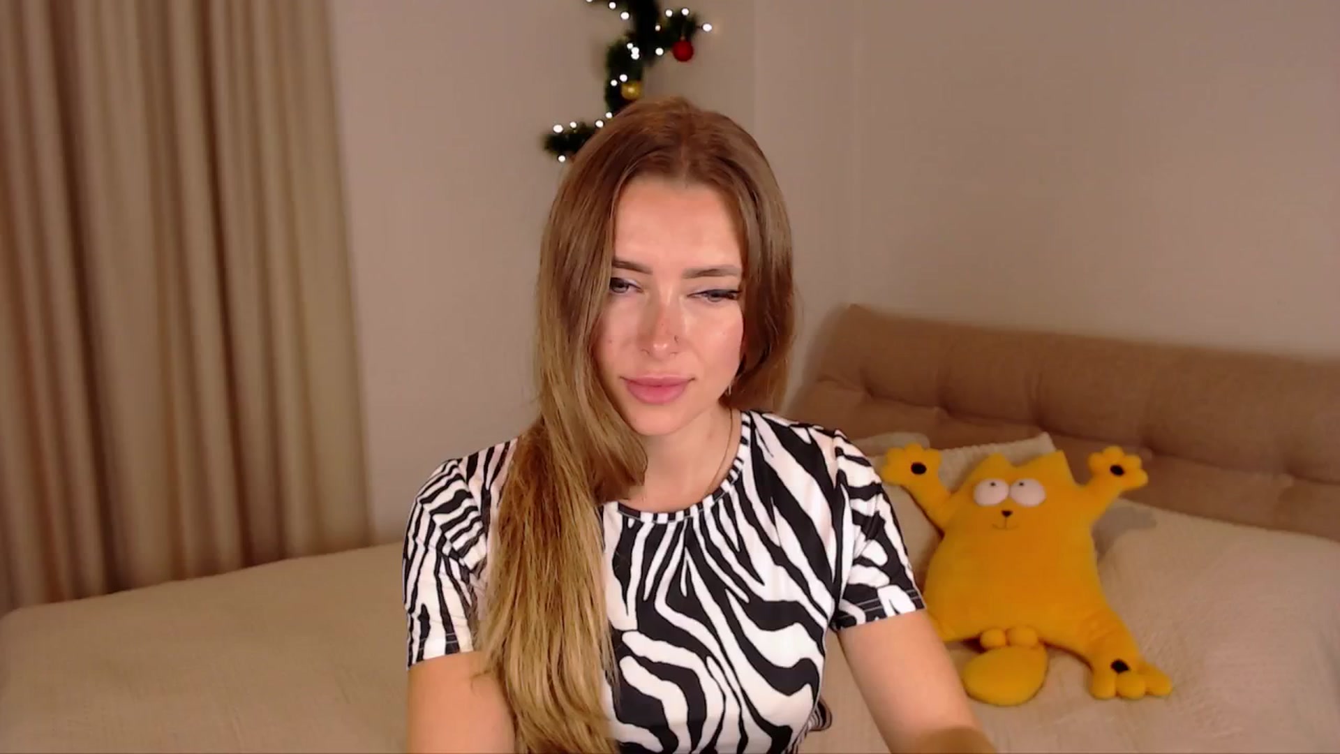 Gallery image thumbnail from SimonsWife's myfreecams stream on, 01/22/2025, 13:43 image 13 of 20