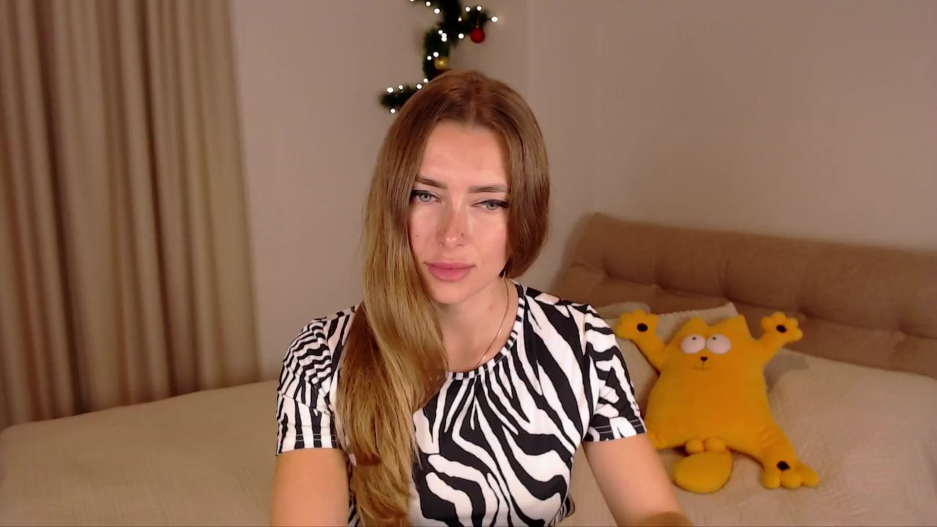 Gallery image thumbnail from SimonsWife's myfreecams stream on, 01/22/2025, 13:43 image 6 of 20