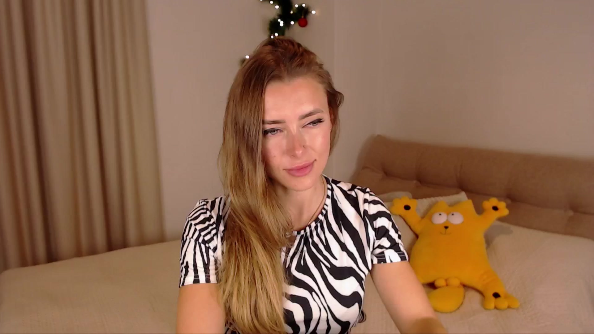 Gallery image thumbnail from SimonsWife's myfreecams stream on, 01/22/2025, 13:43 image 18 of 20