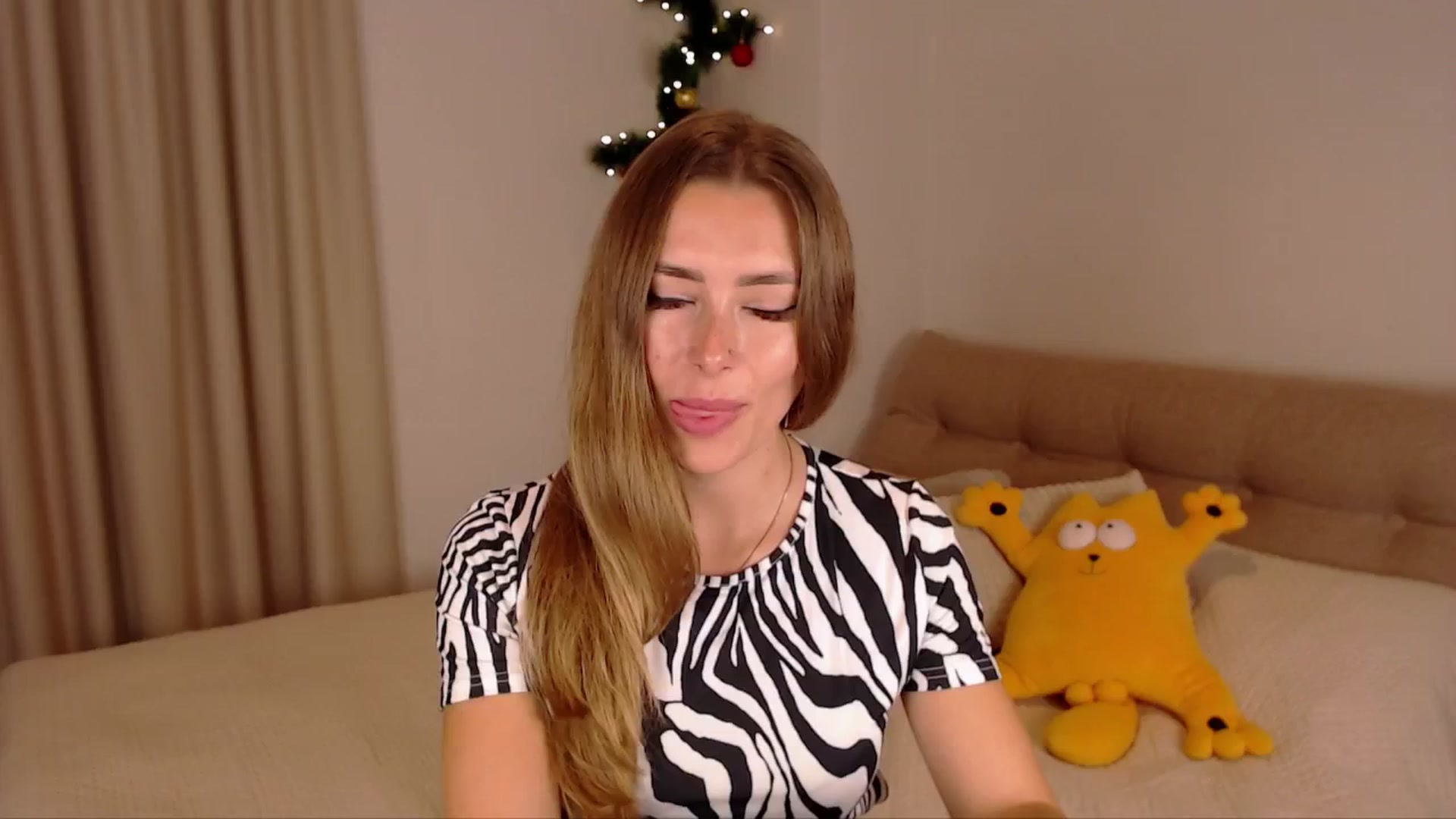Gallery image thumbnail from SimonsWife's myfreecams stream on, 01/22/2025, 13:43 image 7 of 20