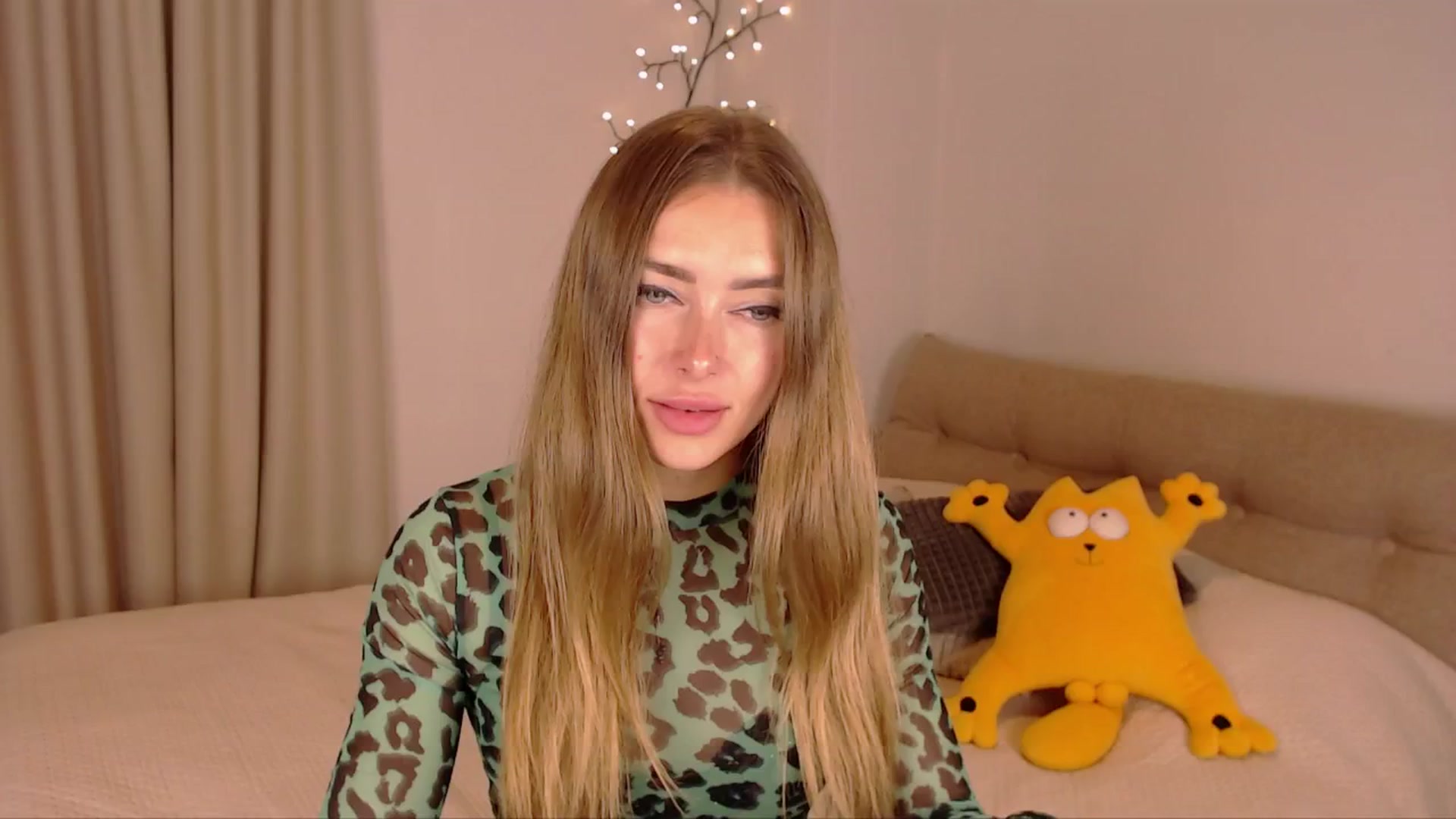 Gallery image thumbnail from SimonsWife's myfreecams stream on, 02/05/2025, 12:59 image 1 of 20