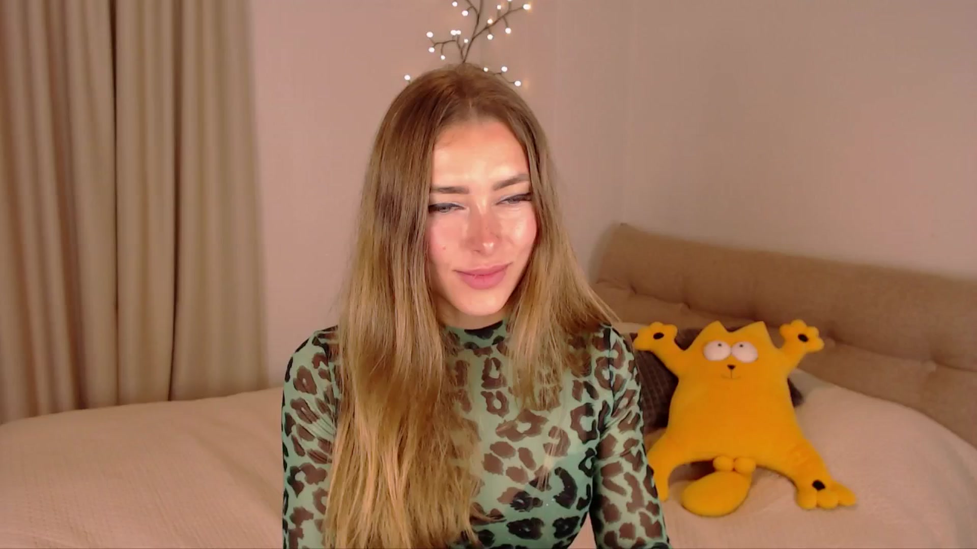 Gallery image thumbnail from SimonsWife's myfreecams stream on, 02/05/2025, 12:59 image 15 of 20