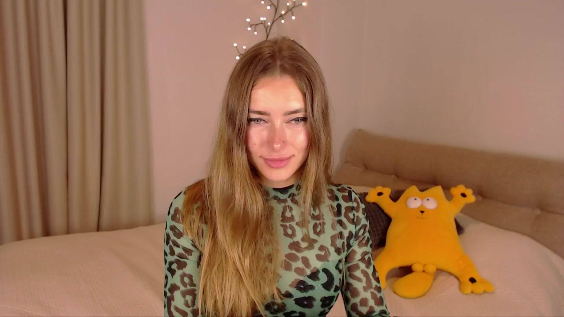 Gallery image thumbnail from SimonsWife's myfreecams stream on, 02/05/2025, 12:59 image 12 of 20