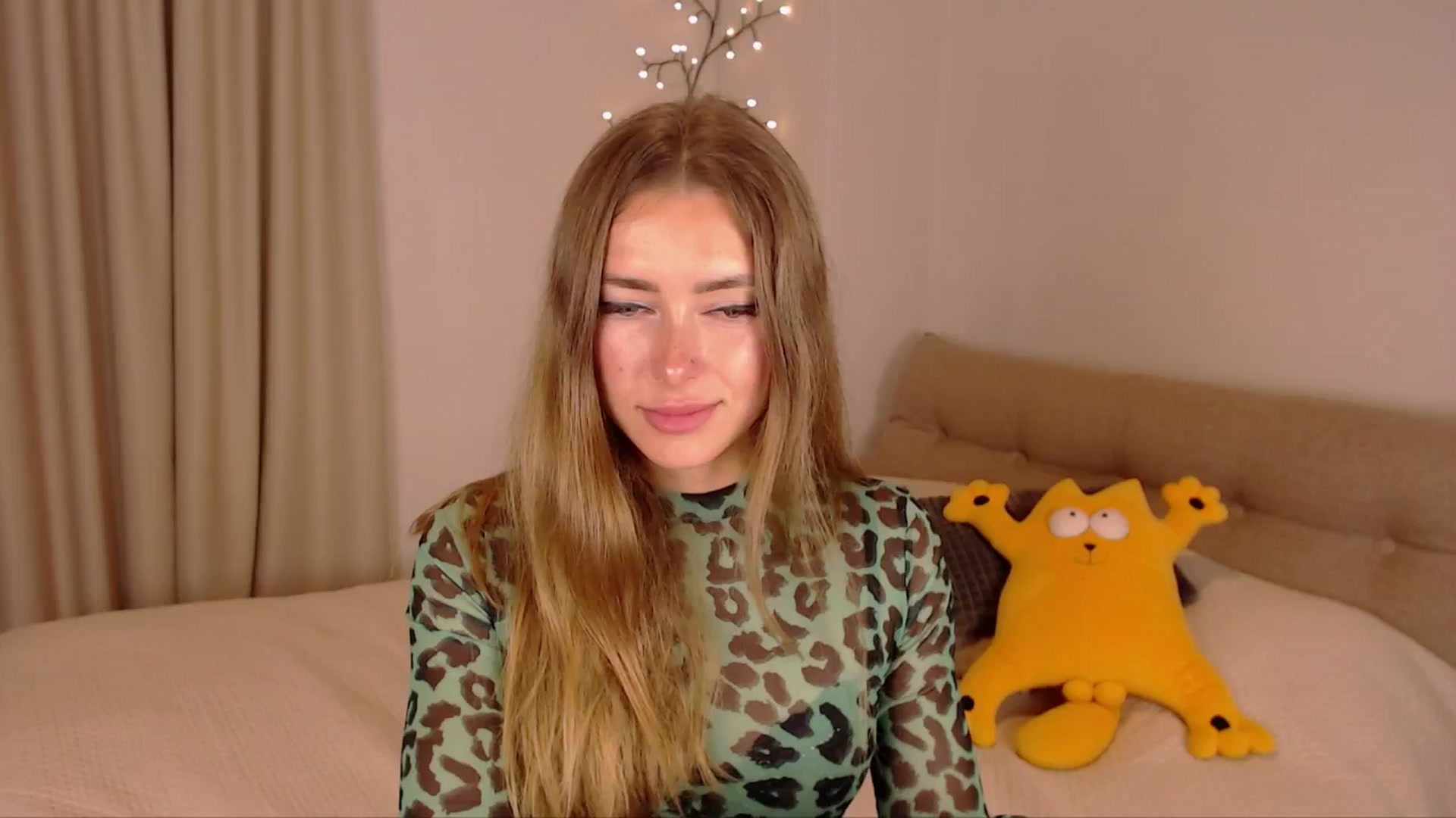 Gallery image thumbnail from SimonsWife's myfreecams stream on, 02/05/2025, 12:59 image 13 of 20
