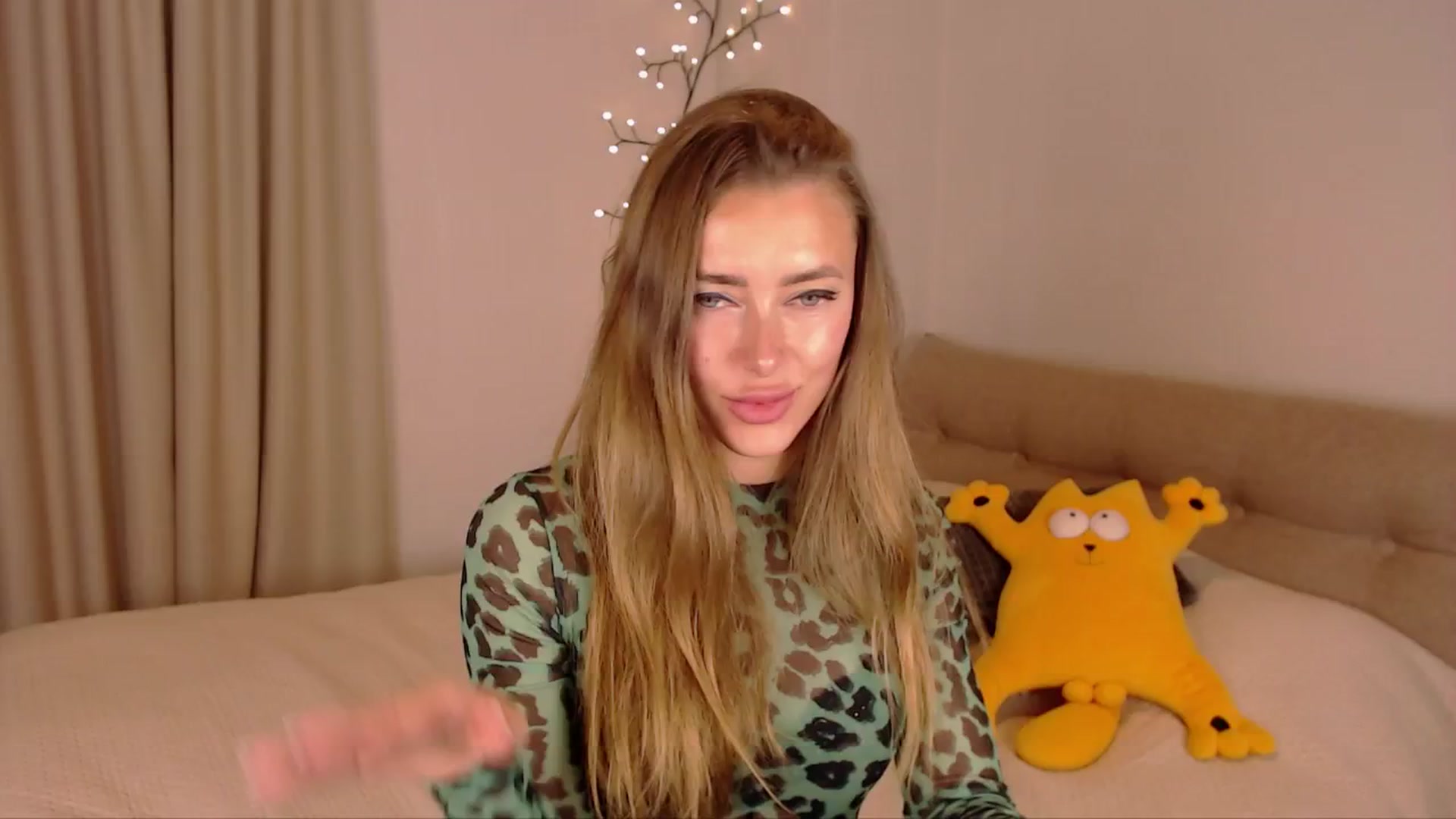 Gallery image thumbnail from SimonsWife's myfreecams stream on, 02/05/2025, 12:59 image 18 of 20