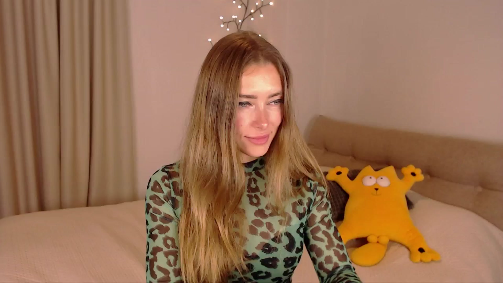 Gallery image thumbnail from SimonsWife's myfreecams stream on, 02/05/2025, 12:59 image 16 of 20