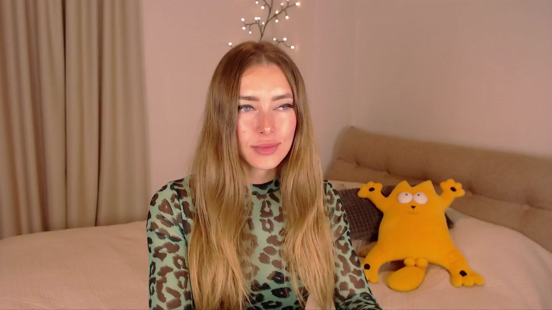 Gallery image thumbnail from SimonsWife's myfreecams stream on, 02/05/2025, 12:59 image 4 of 20