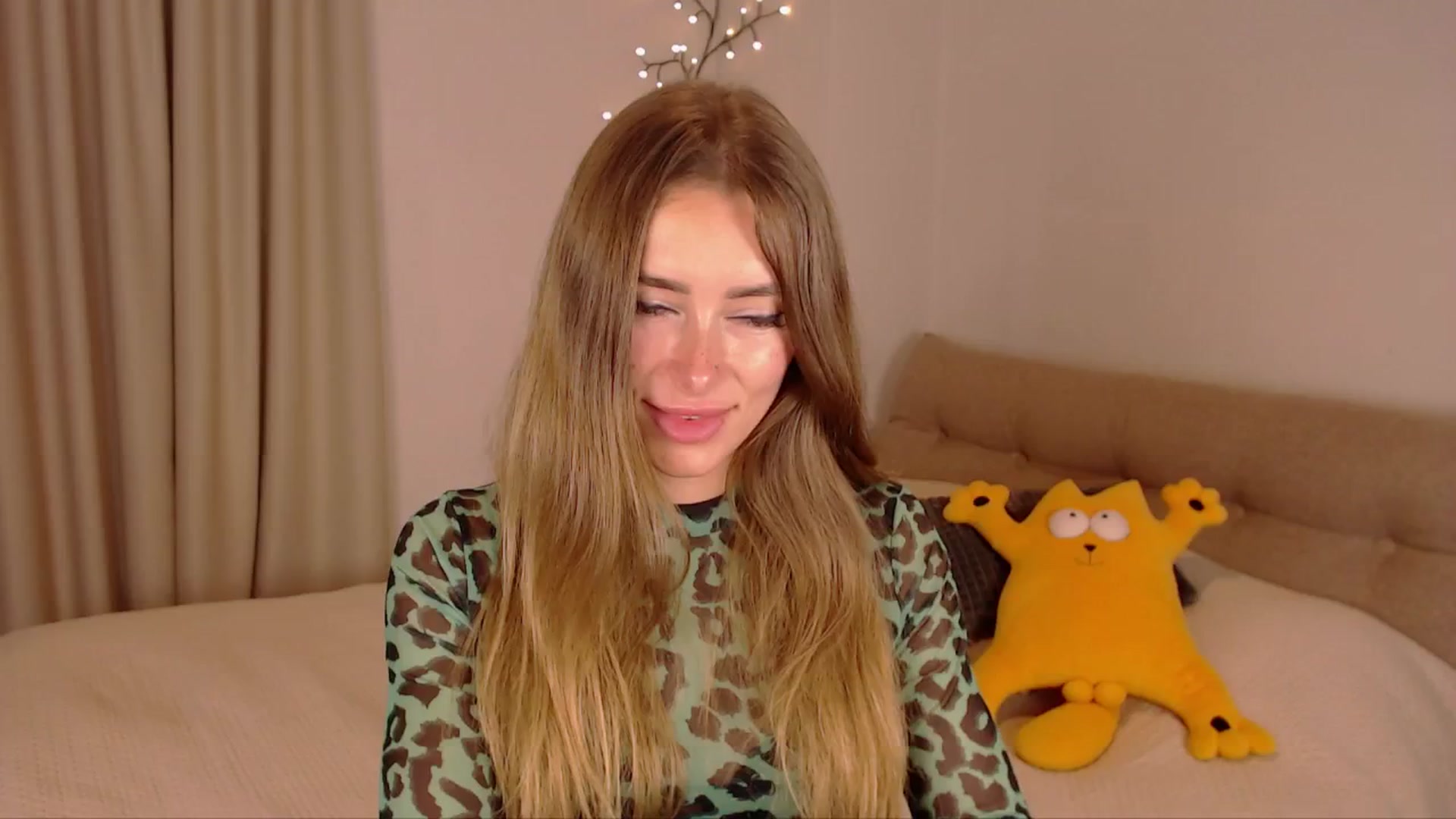 Gallery image thumbnail from SimonsWife's myfreecams stream on, 02/05/2025, 13:51 image 10 of 20