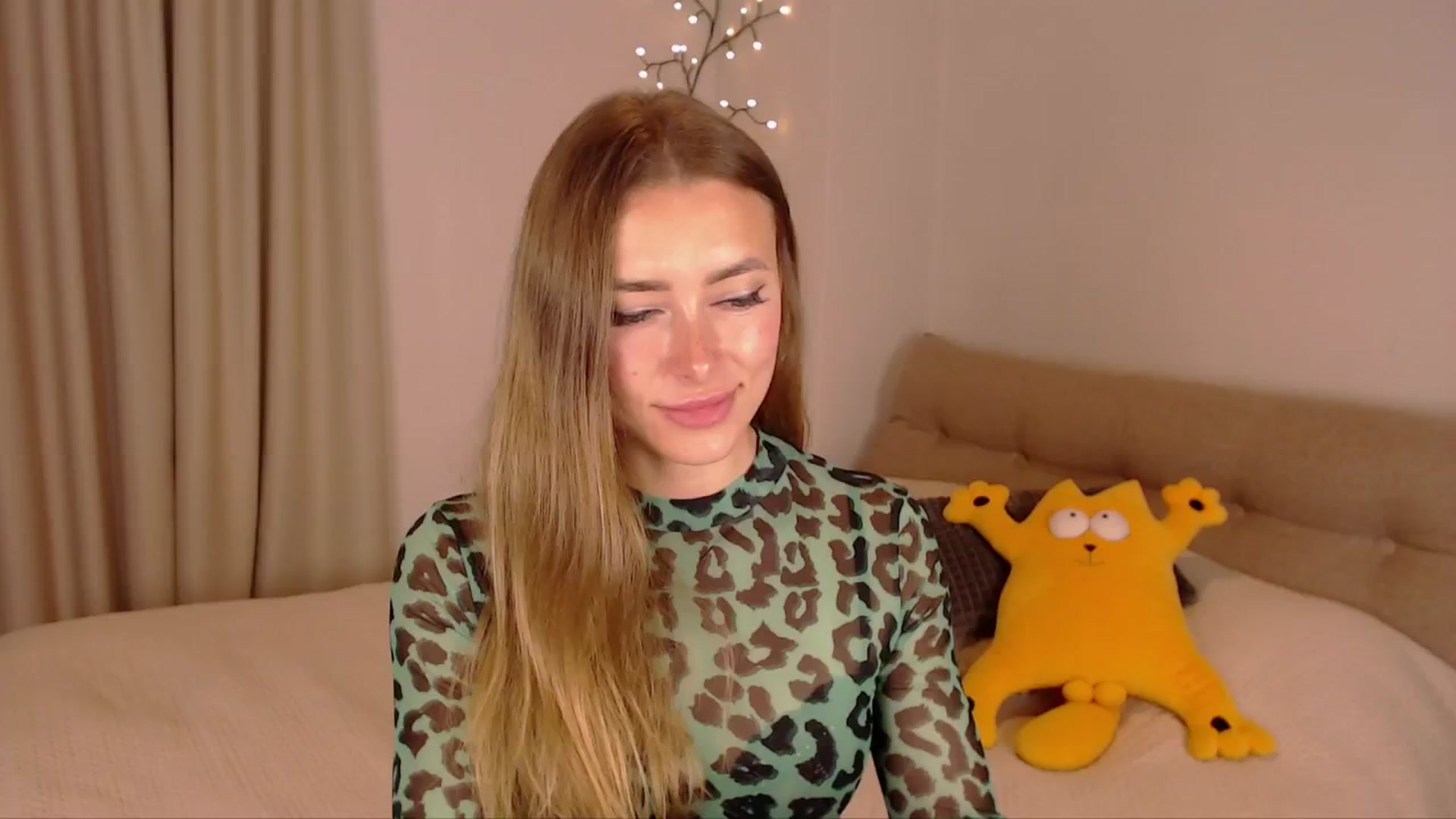 Gallery image thumbnail from SimonsWife's myfreecams stream on, 02/05/2025, 13:51 image 12 of 20