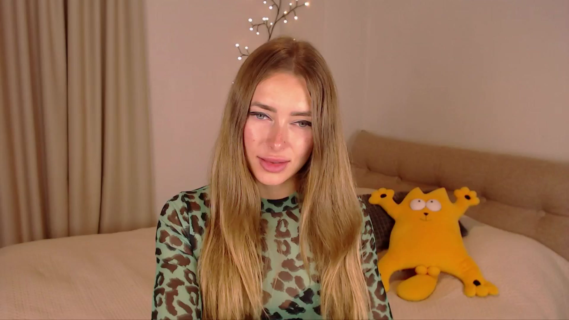 Gallery image thumbnail from SimonsWife's myfreecams stream on, 02/05/2025, 13:51 image 3 of 20