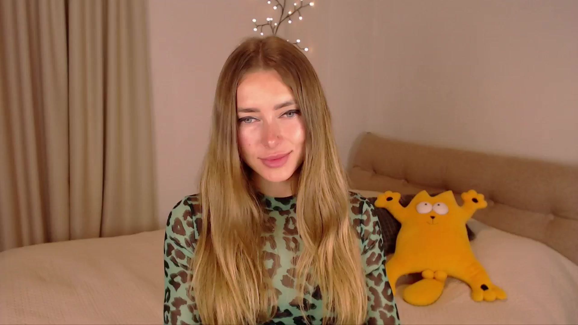 Gallery image thumbnail from SimonsWife's myfreecams stream on, 02/05/2025, 13:51 image 4 of 20