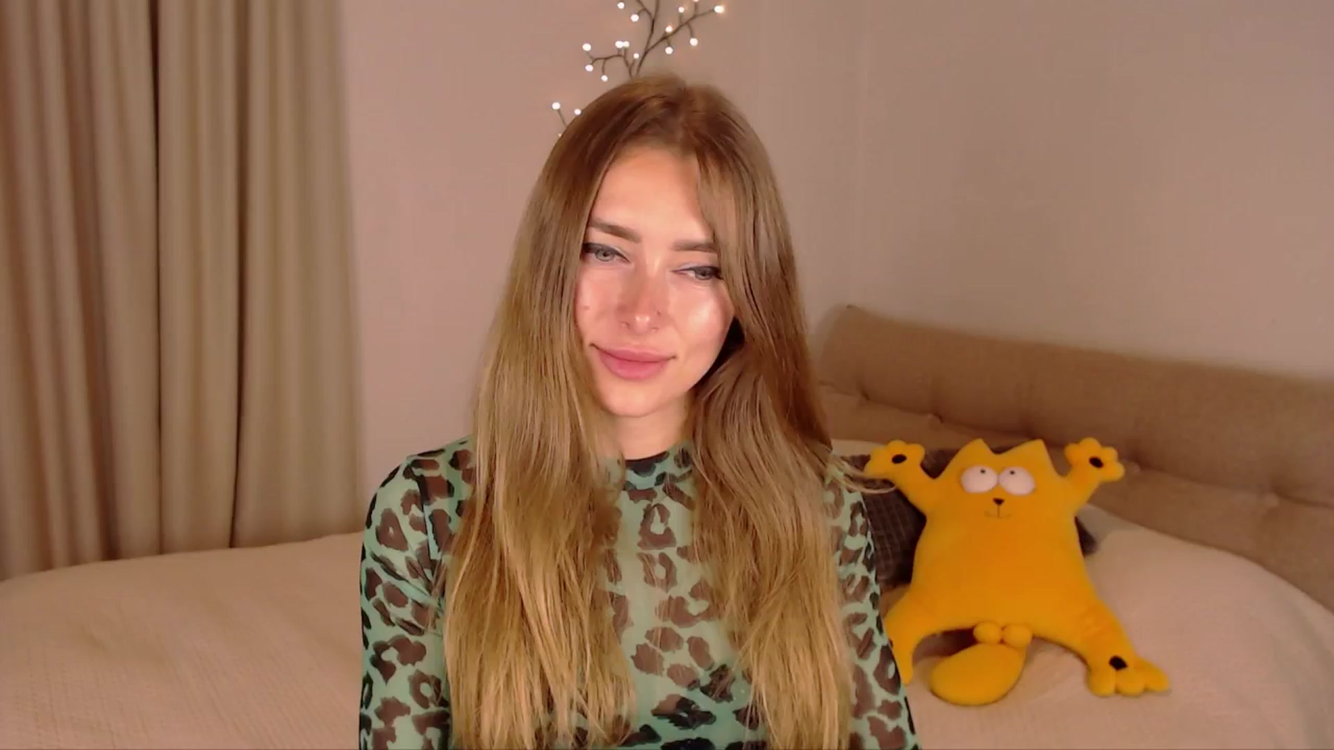 Gallery image thumbnail from SimonsWife's myfreecams stream on, 02/05/2025, 13:51 image 9 of 20