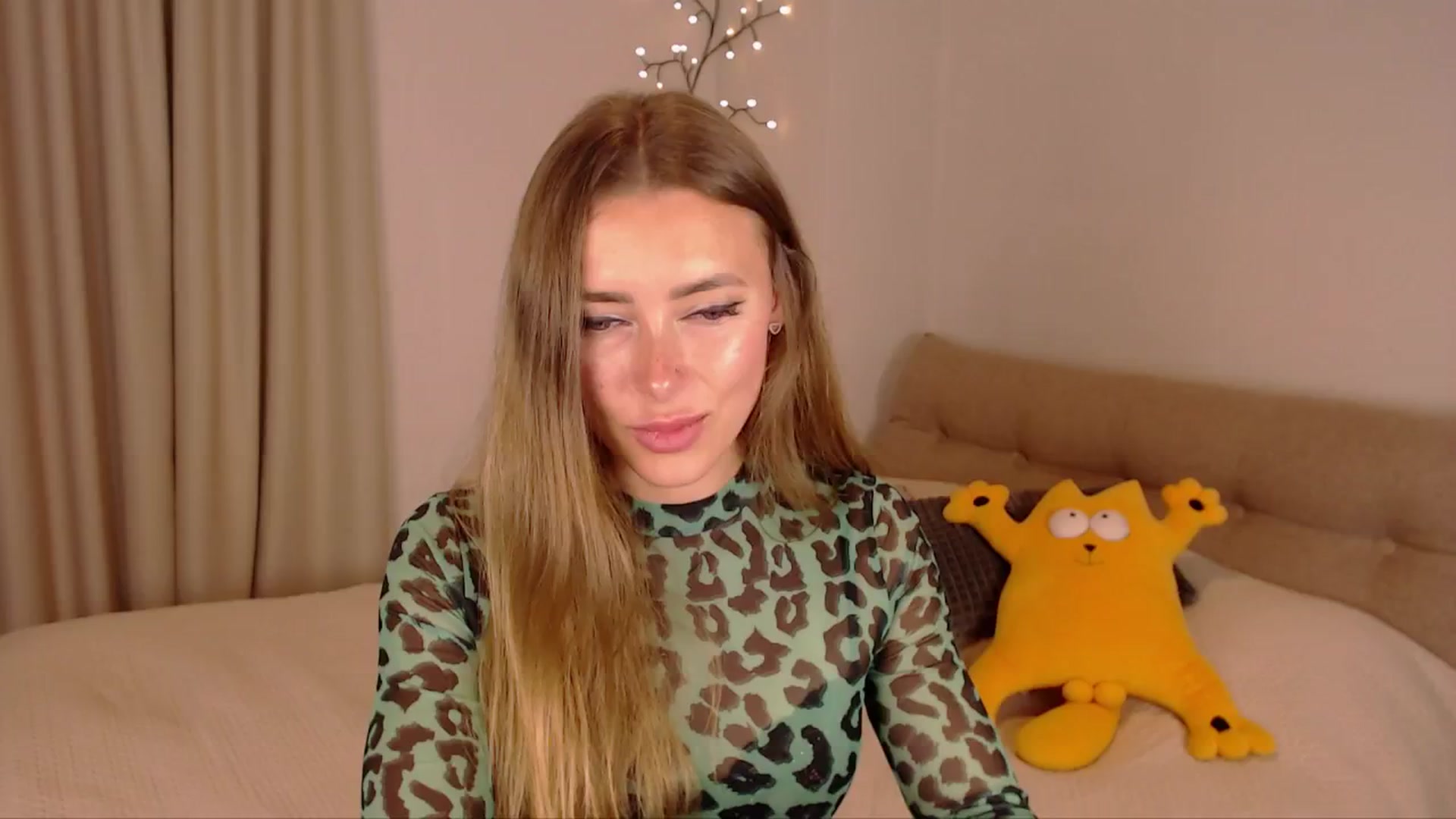 Gallery image thumbnail from SimonsWife's myfreecams stream on, 02/05/2025, 13:51 image 17 of 20