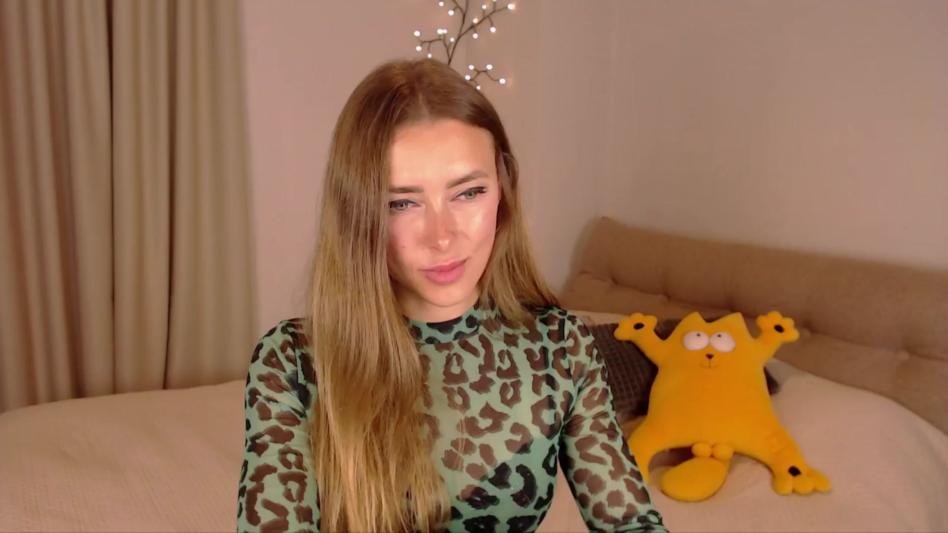 Gallery image thumbnail from SimonsWife's myfreecams stream on, 02/05/2025, 13:51 image 15 of 20