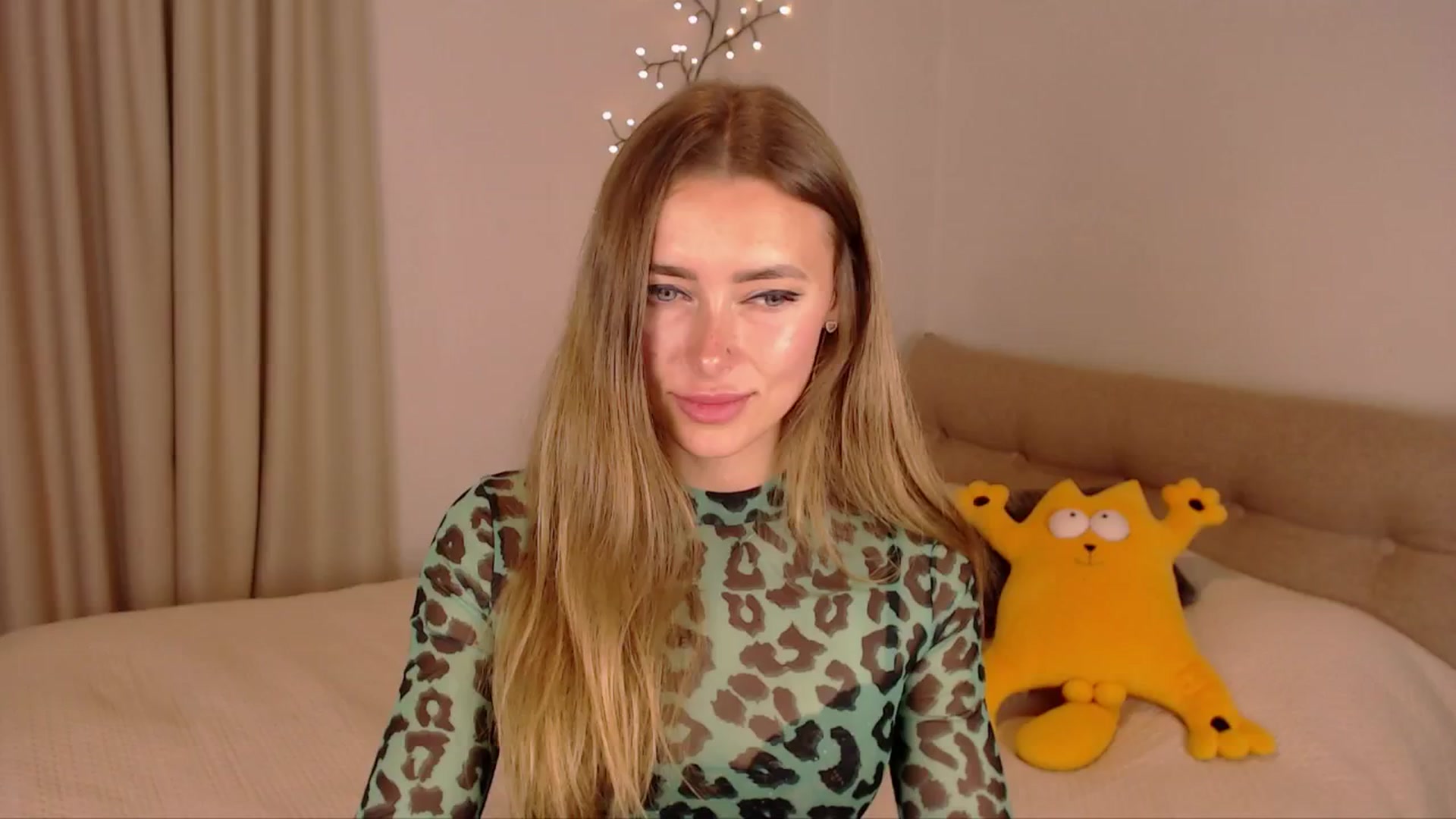 Gallery image thumbnail from SimonsWife's myfreecams stream on, 02/05/2025, 13:51 image 20 of 20