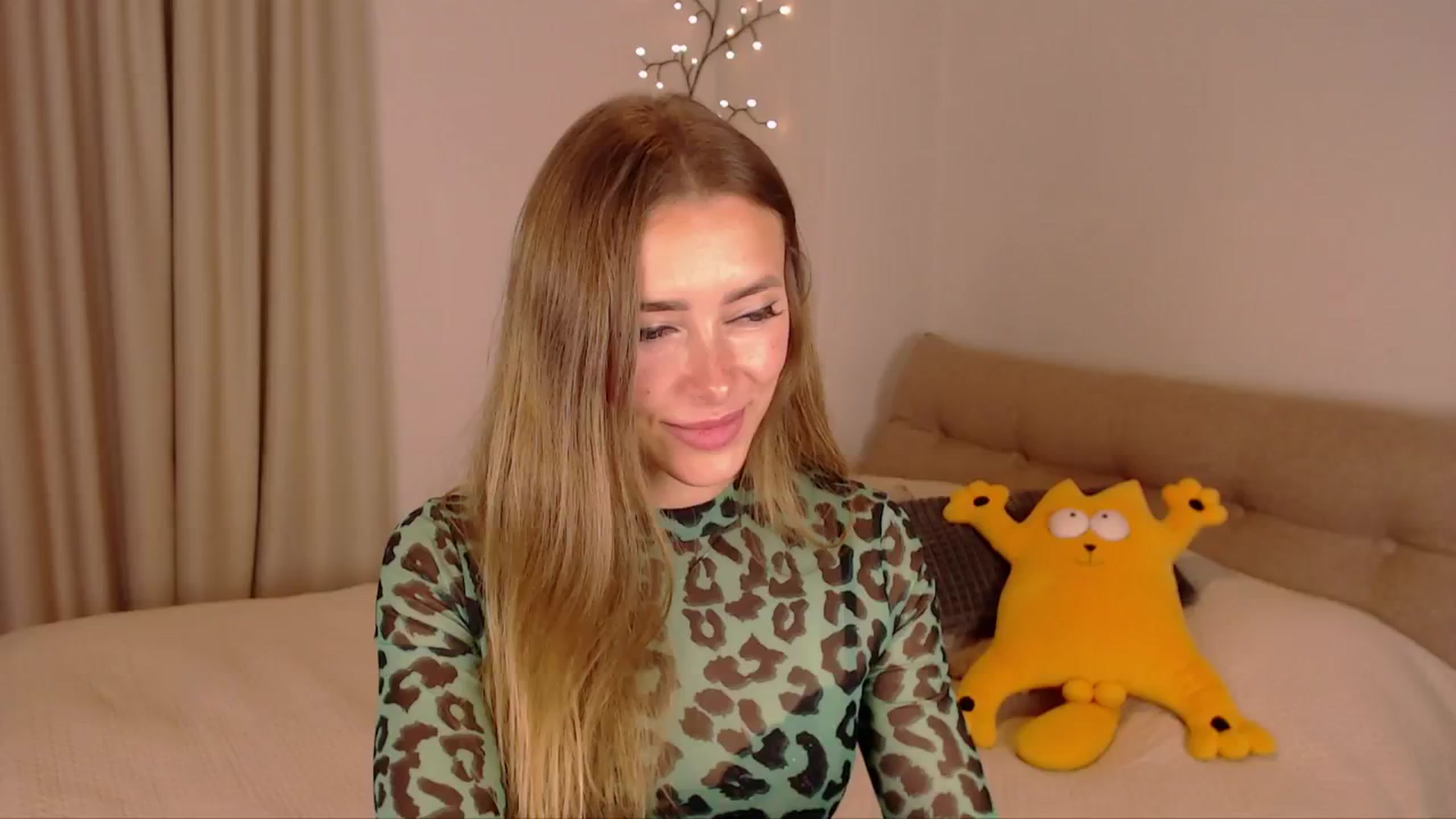 Gallery image thumbnail from SimonsWife's myfreecams stream on, 02/05/2025, 13:51 image 18 of 20