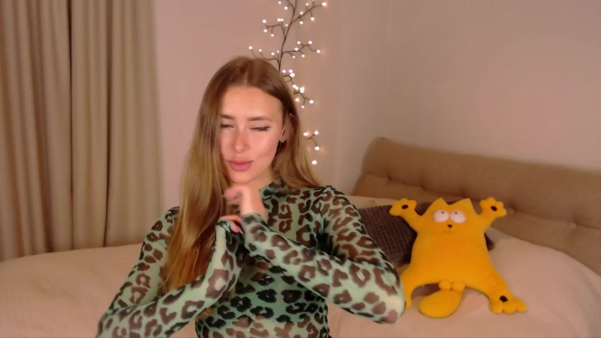 Gallery image thumbnail from SimonsWife's myfreecams stream on, 02/05/2025, 13:51 image 14 of 20