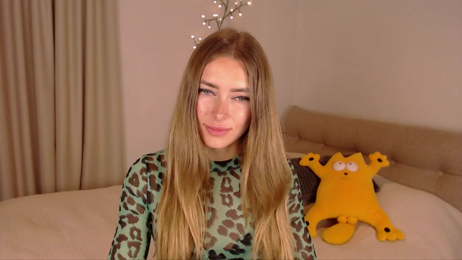 Gallery image thumbnail from SimonsWife's myfreecams stream on, 02/05/2025, 13:51 image 1 of 20