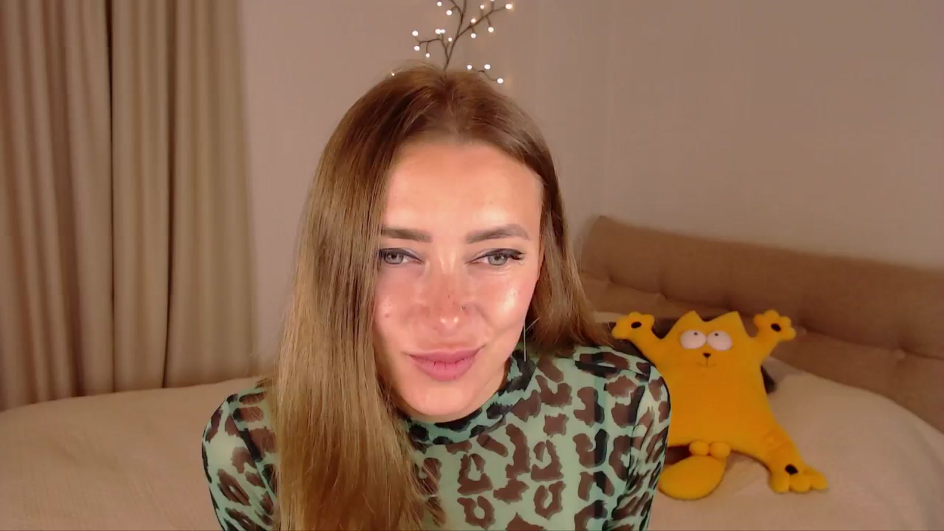 Gallery image thumbnail from SimonsWife's myfreecams stream on, 02/05/2025, 13:51 image 13 of 20