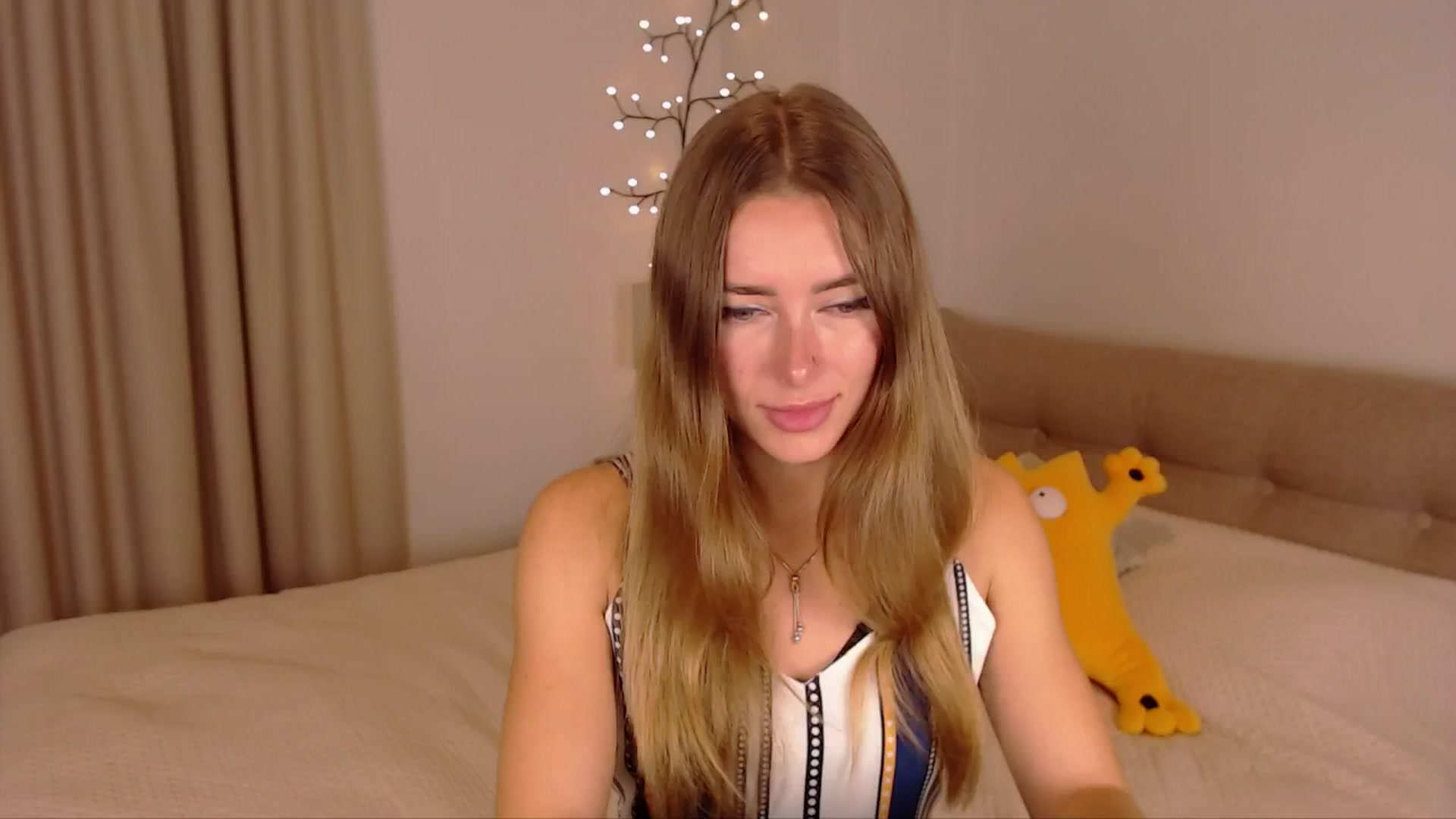 Gallery image thumbnail from SimonsWife's myfreecams stream on, 02/06/2025, 12:38 image 8 of 20