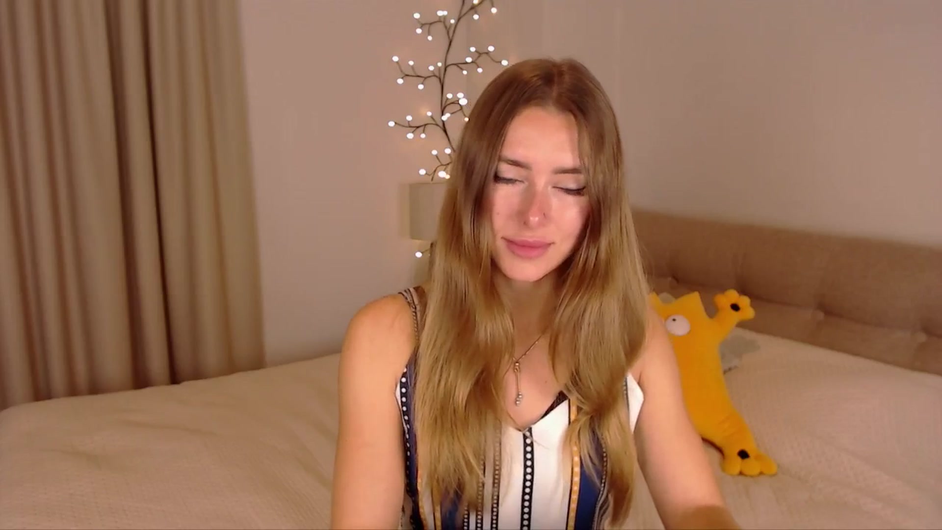 Gallery image thumbnail from SimonsWife's myfreecams stream on, 02/06/2025, 12:38 image 9 of 20