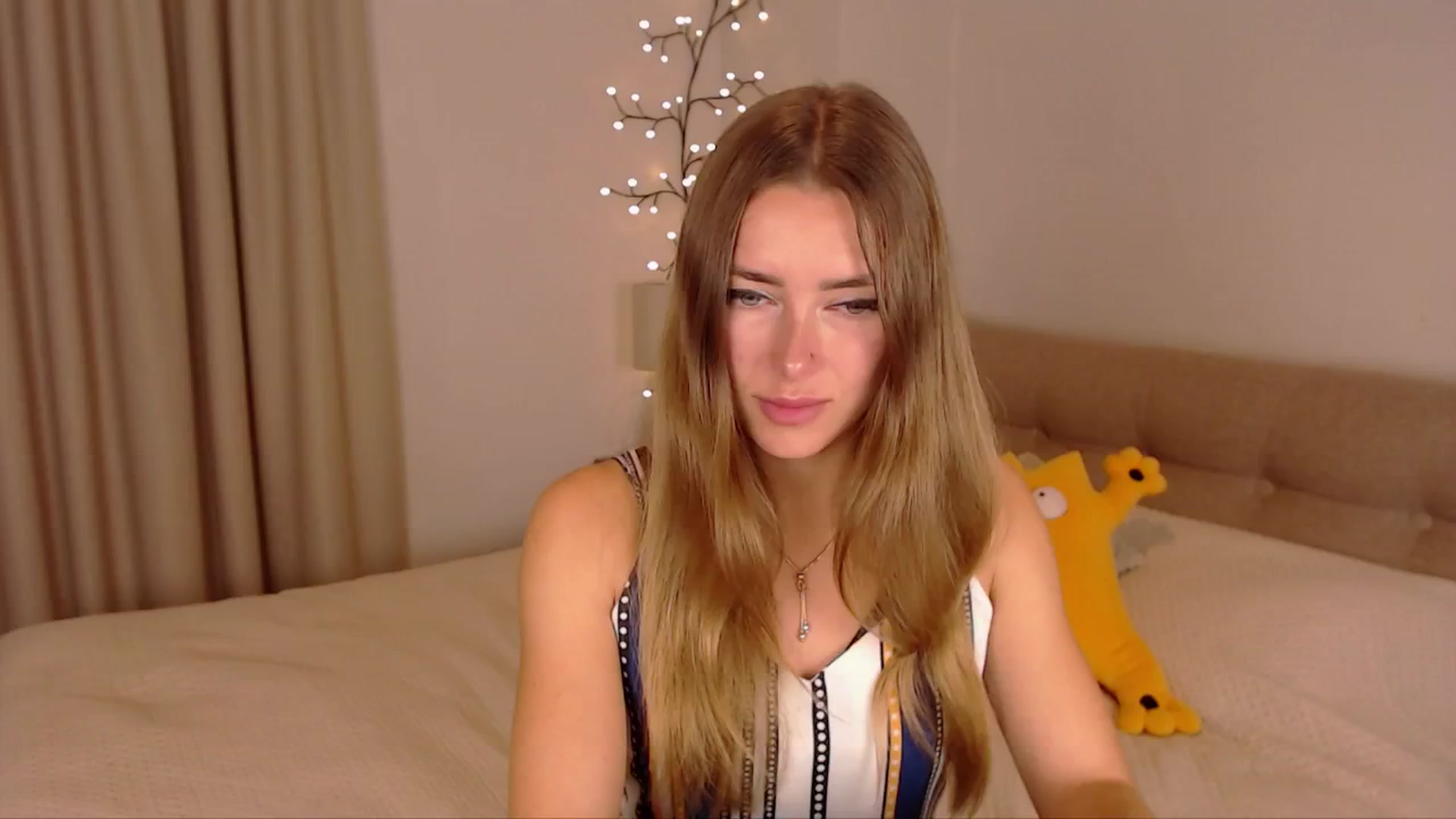 Gallery image thumbnail from SimonsWife's myfreecams stream on, 02/06/2025, 12:38 image 5 of 20