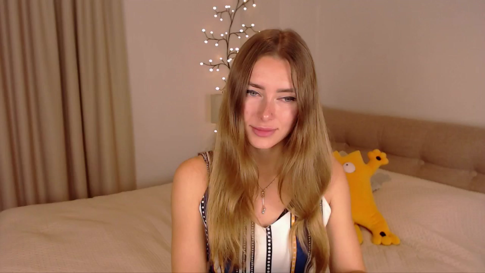 Gallery image thumbnail from SimonsWife's myfreecams stream on, 02/06/2025, 12:38 image 6 of 20