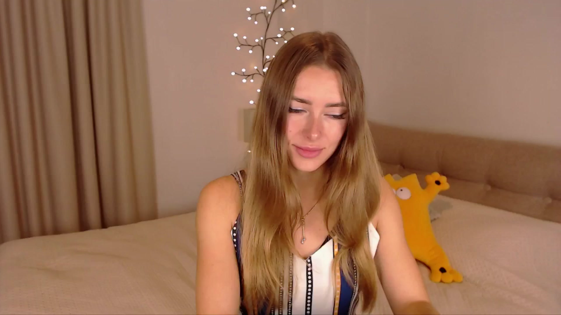 Gallery image thumbnail from SimonsWife's myfreecams stream on, 02/06/2025, 12:38 image 4 of 20