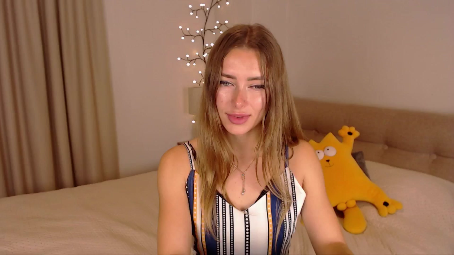 Gallery image thumbnail from SimonsWife's myfreecams stream on, 02/06/2025, 18:04 image 8 of 20