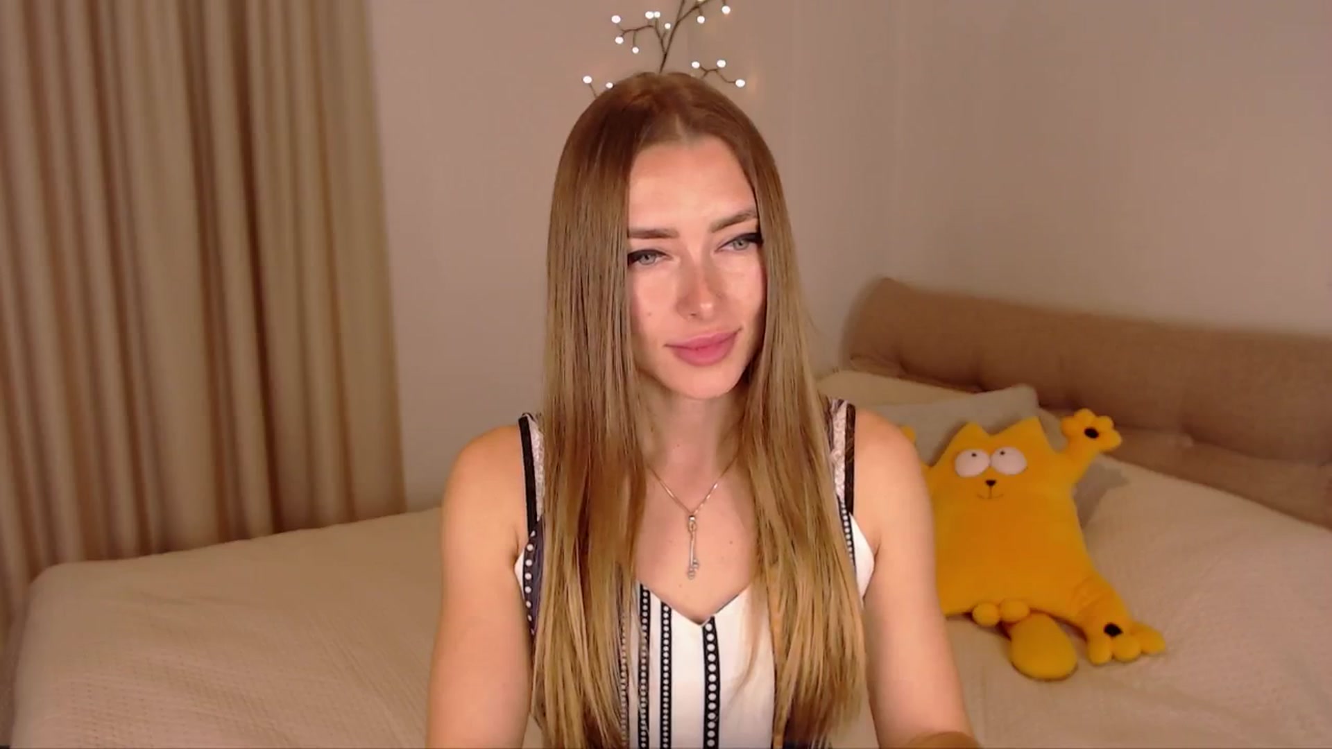 Gallery image thumbnail from SimonsWife's myfreecams stream on, 02/26/2025, 15:06 image 11 of 20