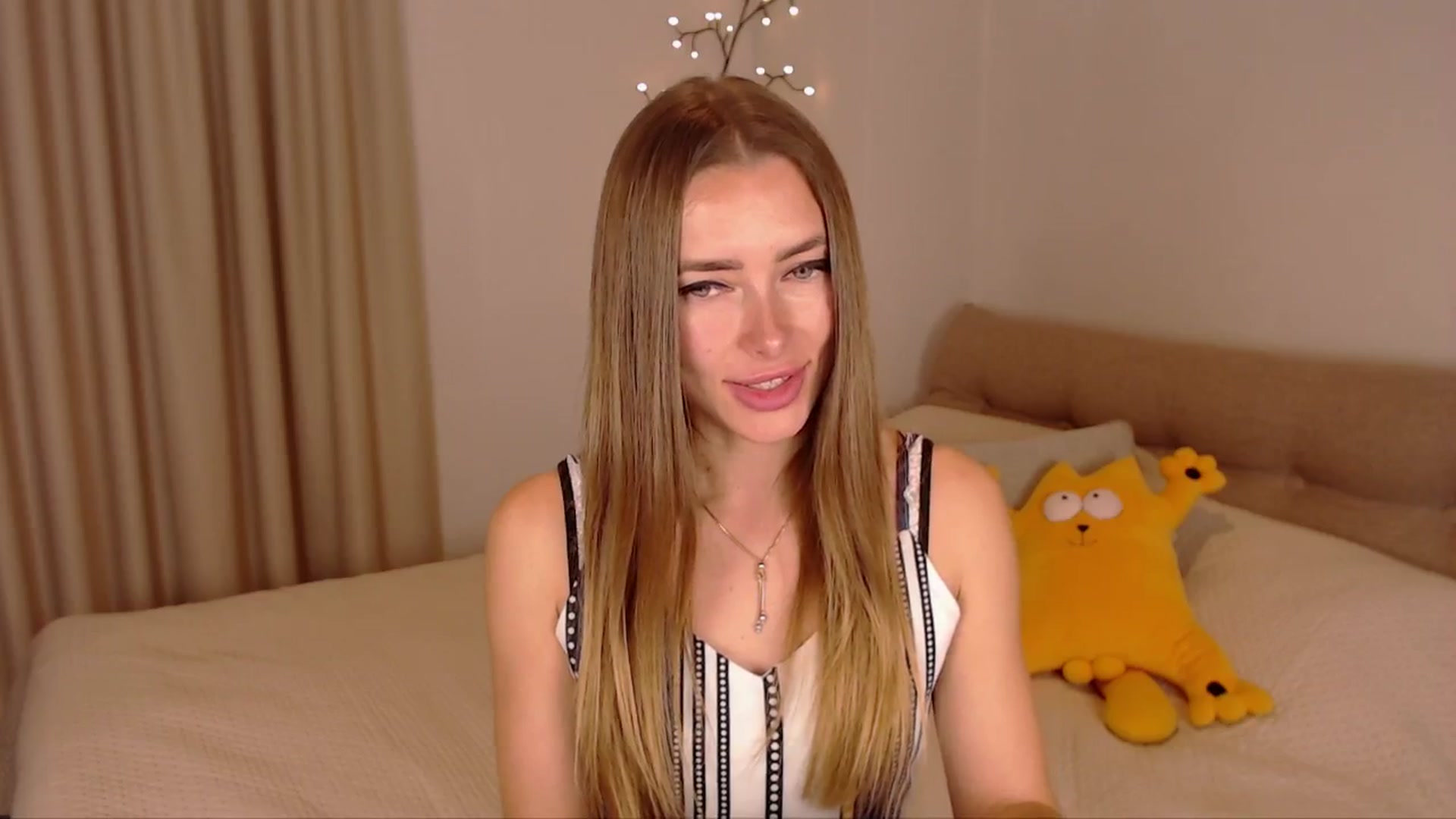Gallery image thumbnail from SimonsWife's myfreecams stream on, 02/26/2025, 15:06 image 10 of 20