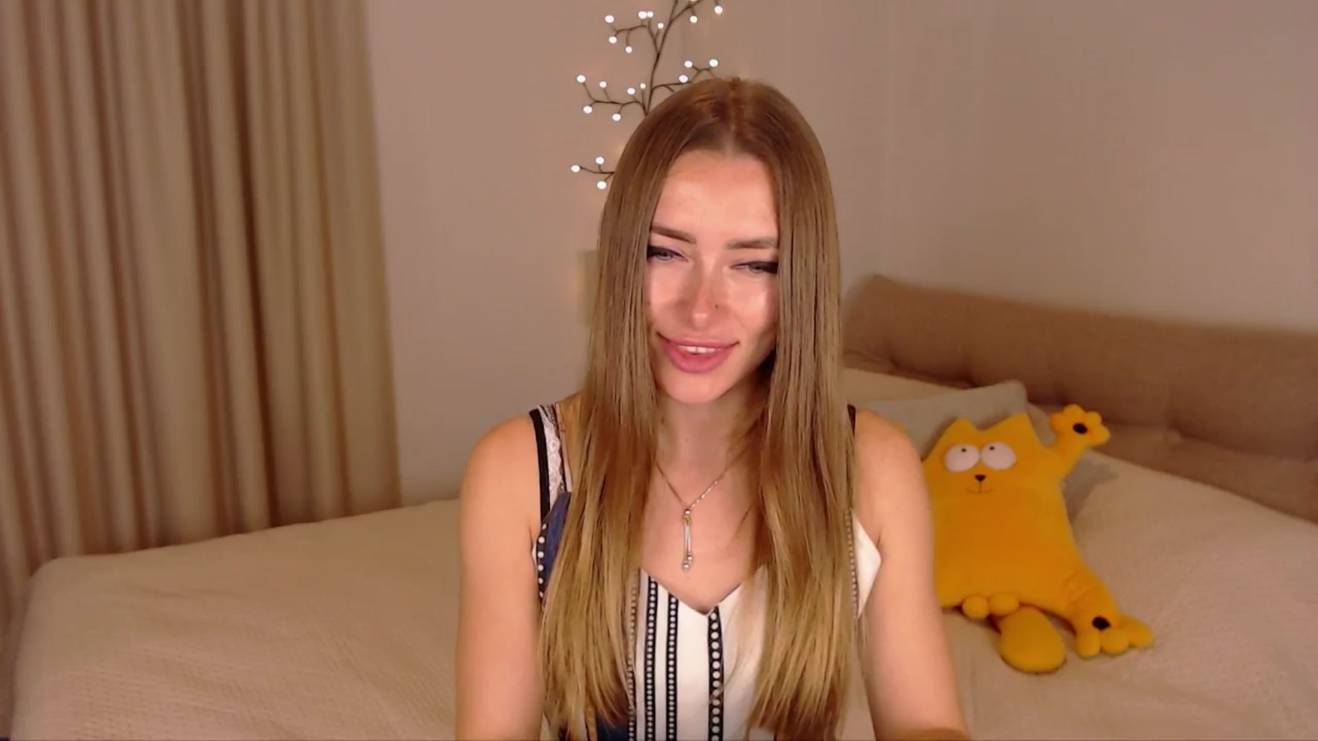 Gallery image thumbnail from SimonsWife's myfreecams stream on, 02/26/2025, 15:06 image 15 of 20
