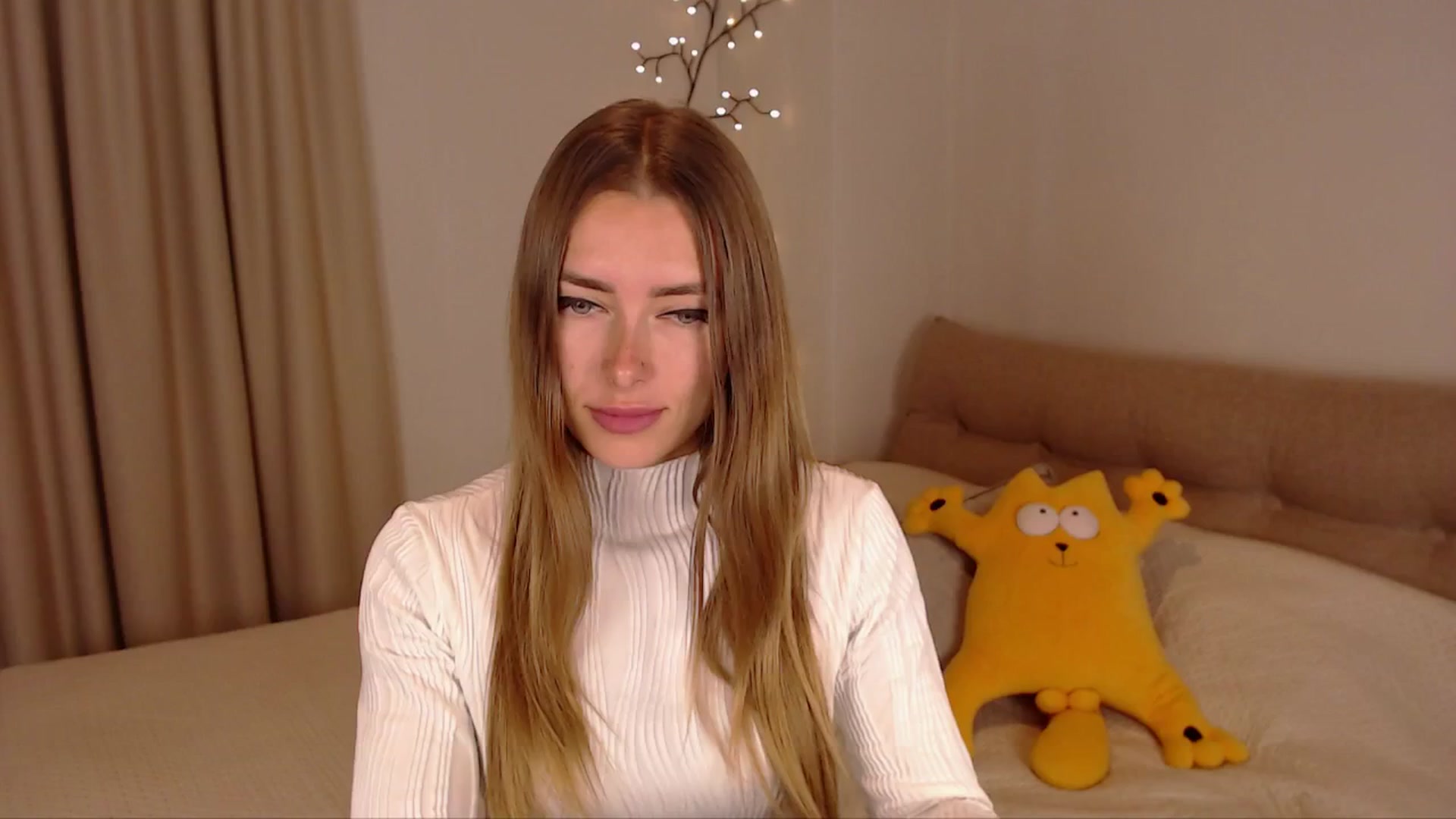 Gallery image thumbnail from SimonsWife's myfreecams stream on, 03/19/2025, 14:25 image 1 of 20