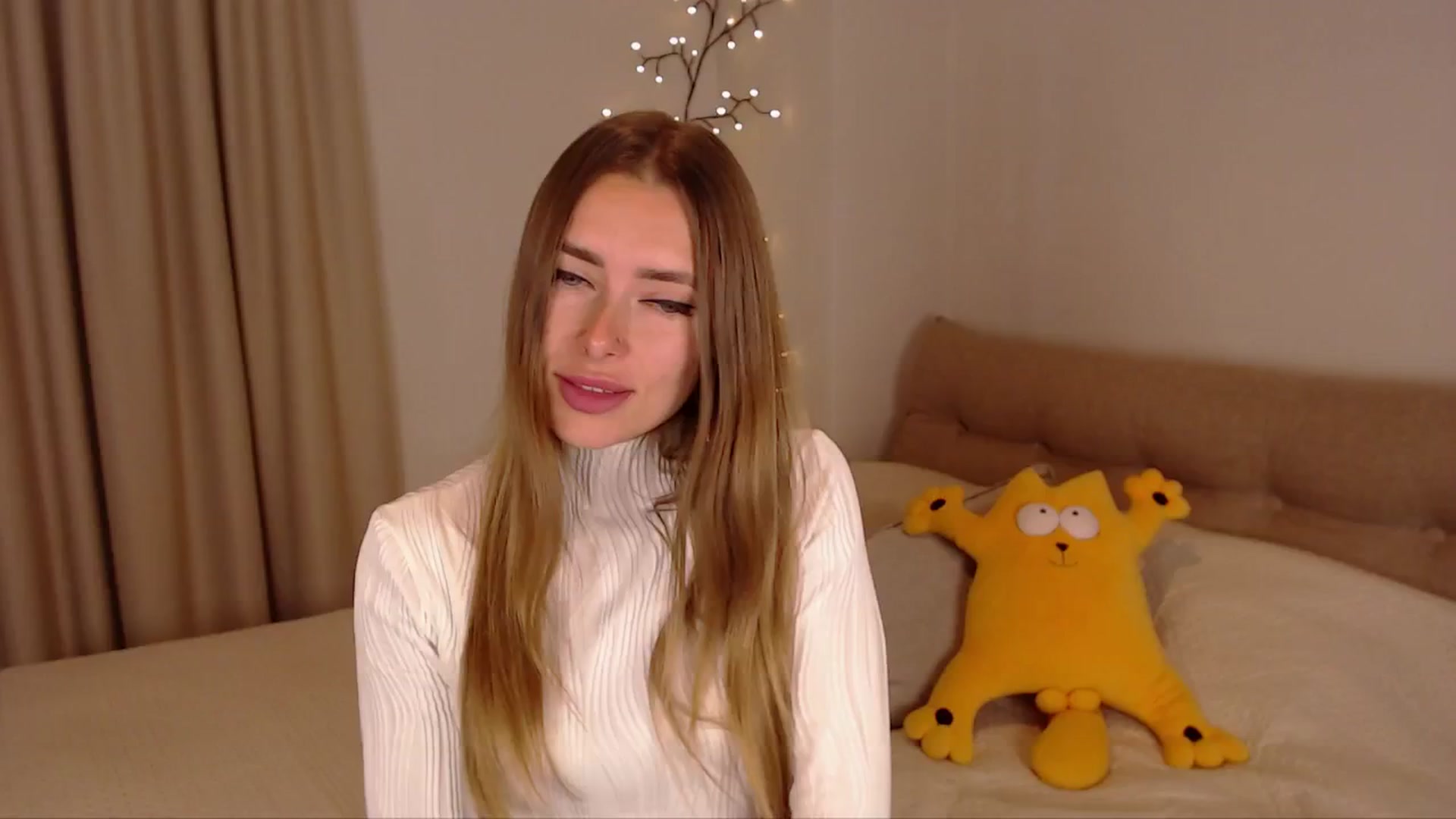 Gallery image thumbnail from SimonsWife's myfreecams stream on, 03/19/2025, 14:25 image 11 of 20