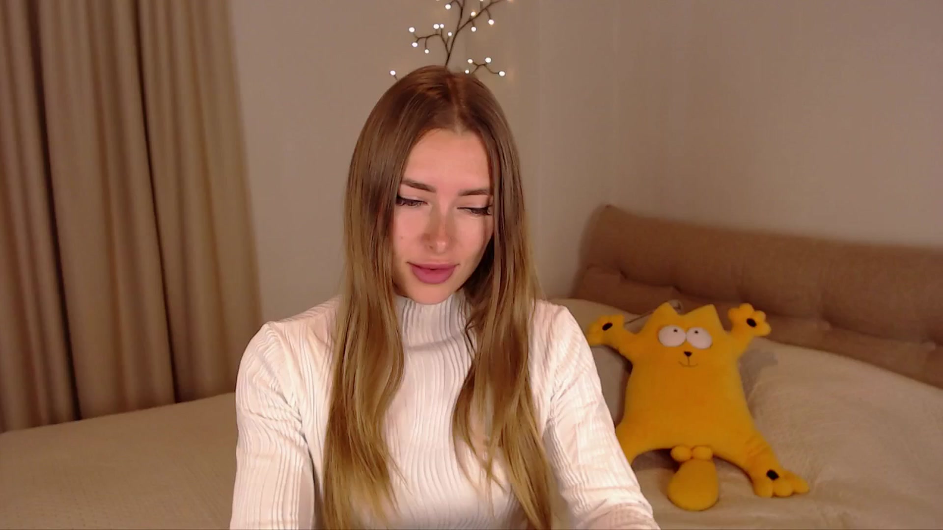Gallery image thumbnail from SimonsWife's myfreecams stream on, 03/19/2025, 14:25 image 8 of 20