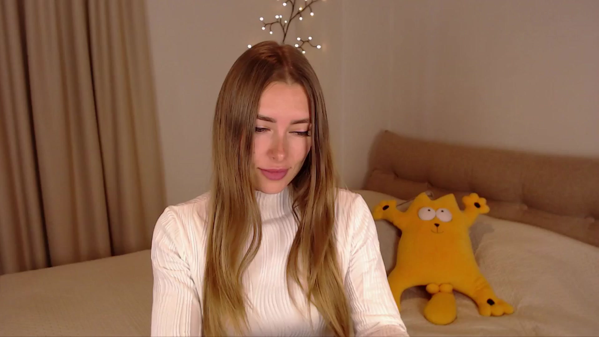 Gallery image thumbnail from SimonsWife's myfreecams stream on, 03/19/2025, 14:25 image 6 of 20
