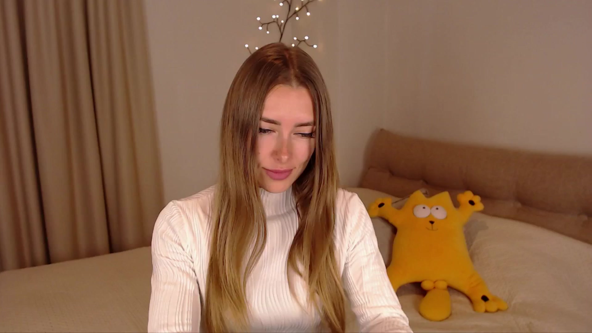 Gallery image thumbnail from SimonsWife's myfreecams stream on, 03/19/2025, 14:25 image 3 of 20