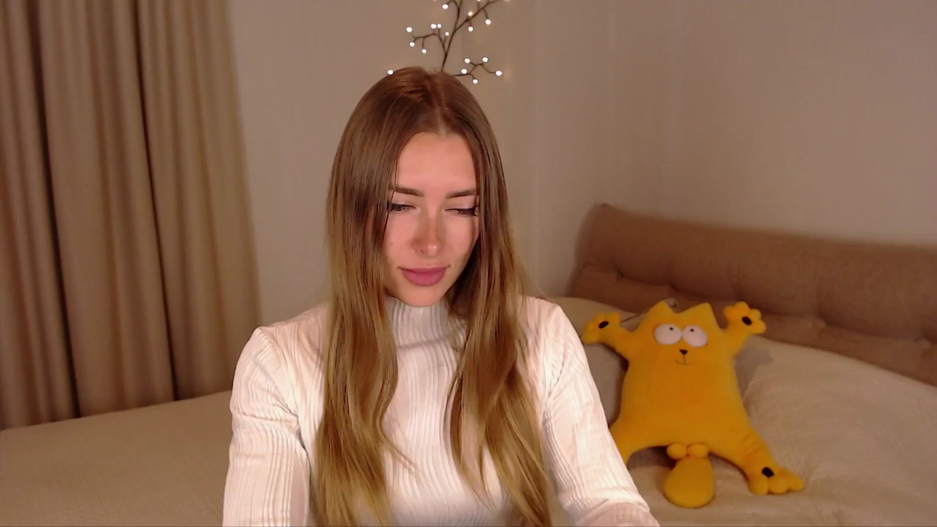 Gallery image thumbnail from SimonsWife's myfreecams stream on, 03/19/2025, 14:25 image 19 of 20