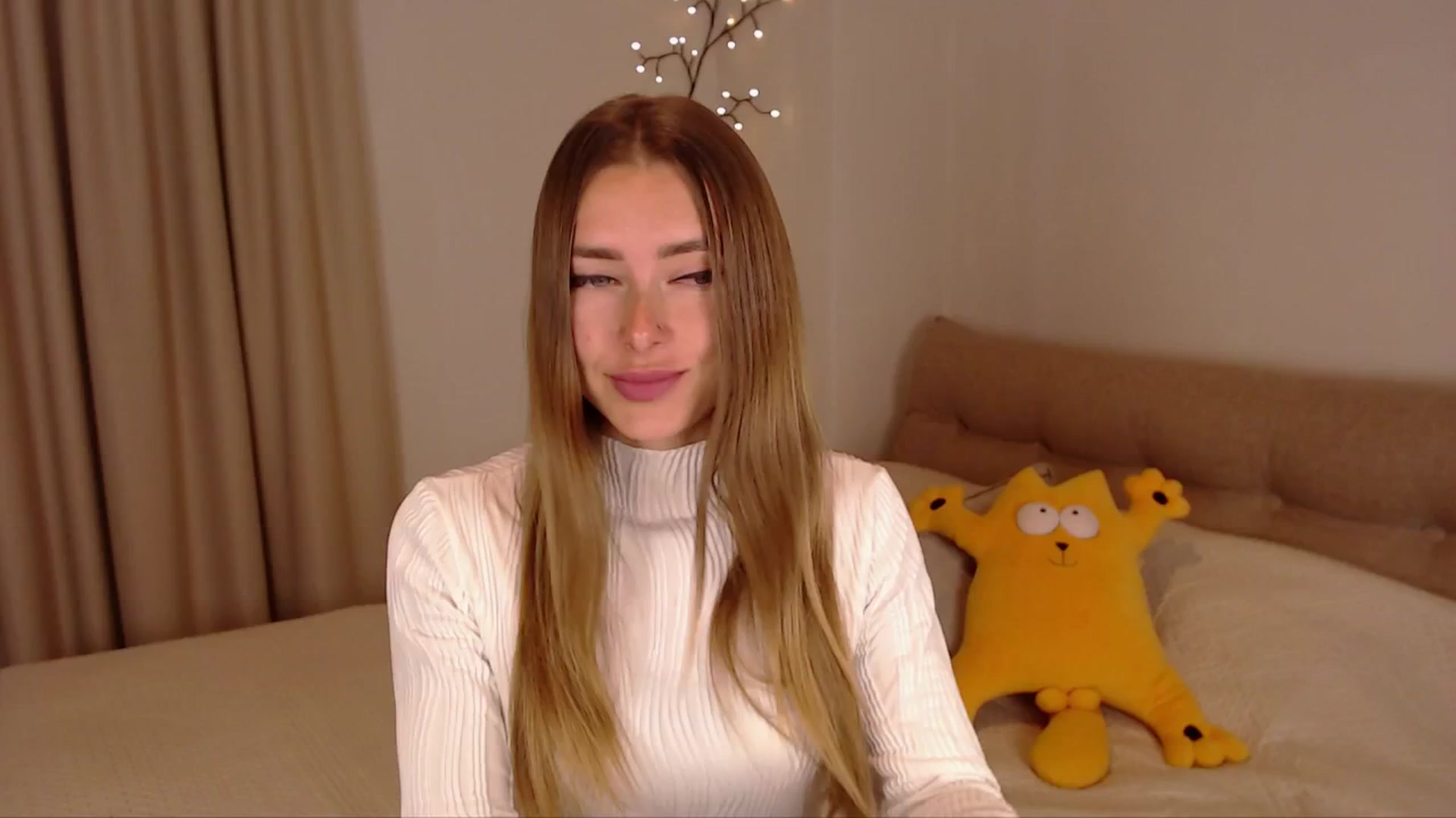 Gallery image thumbnail from SimonsWife's myfreecams stream on, 03/19/2025, 14:25 image 9 of 20
